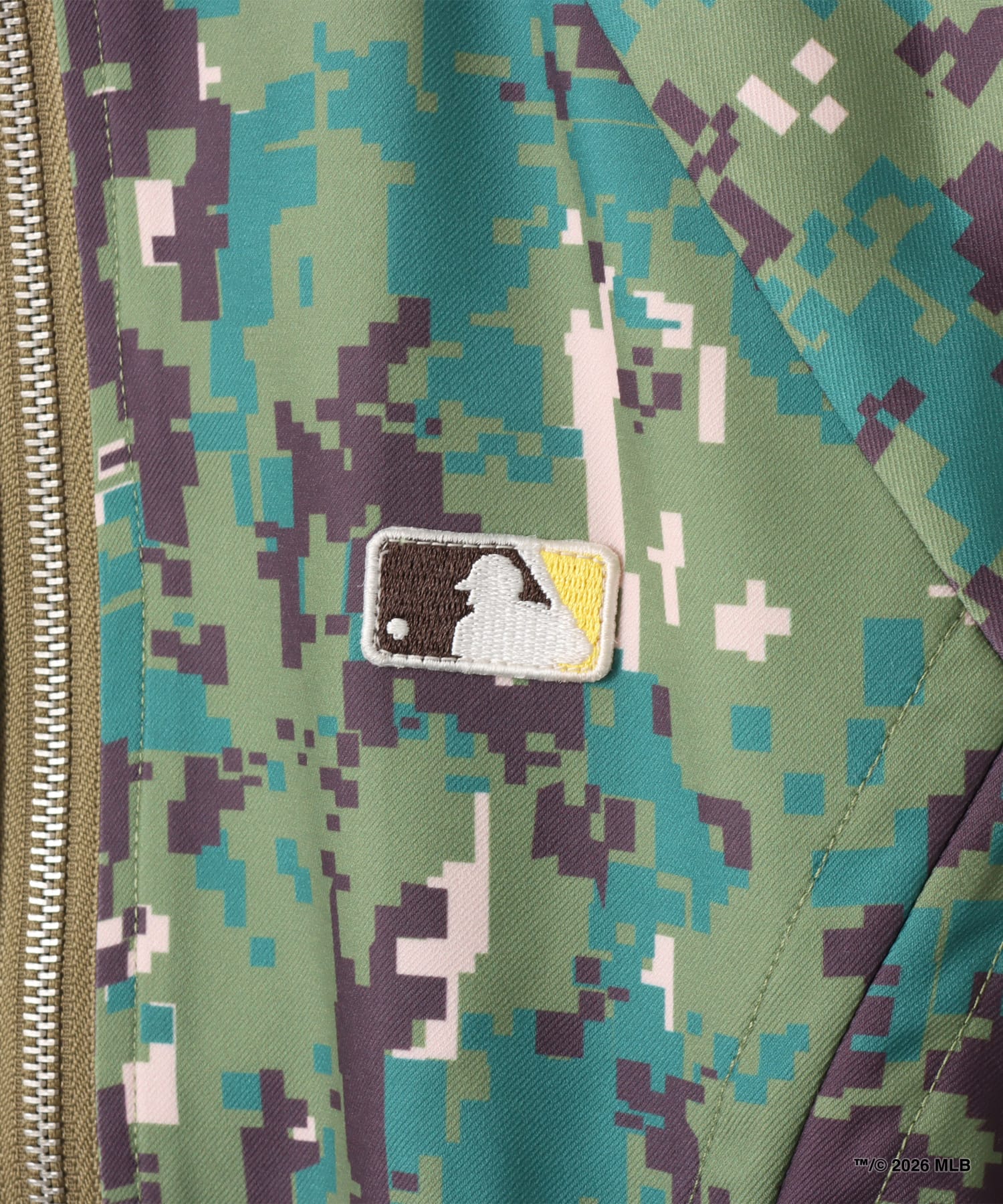atmos pink x MLB Track Jackt CAMOUFLAGEの画像