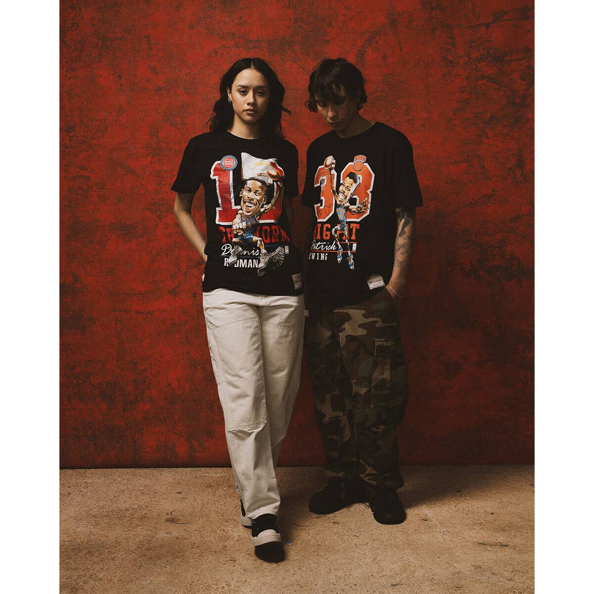 Mitchell & Ness HWC CARICATURES PISTONS D.RODMAN BLACK 23SU-Iの画像