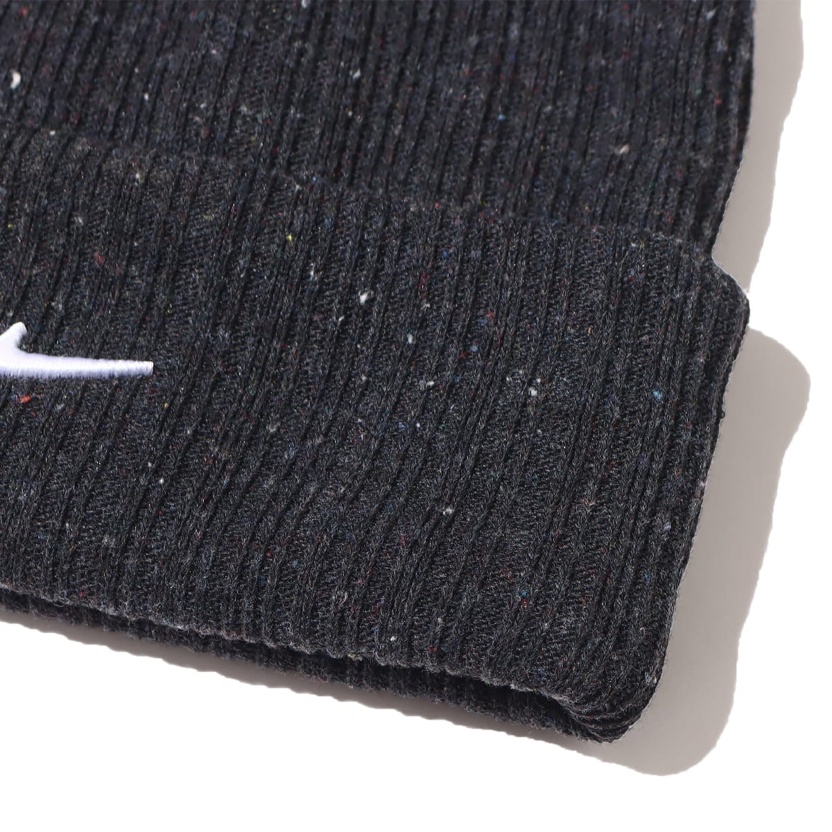 NIKE U NSW BEANIE FSHRMN NUSHRED BLACK/WHITE 23SP-Iの画像