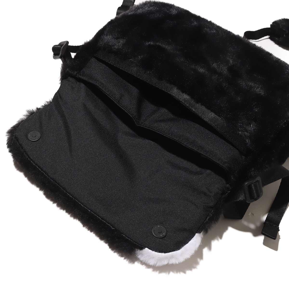 NIKE W NSW FUTURA 365 FX FUR CROSSB BLACK/BLACK/WHITEの画像