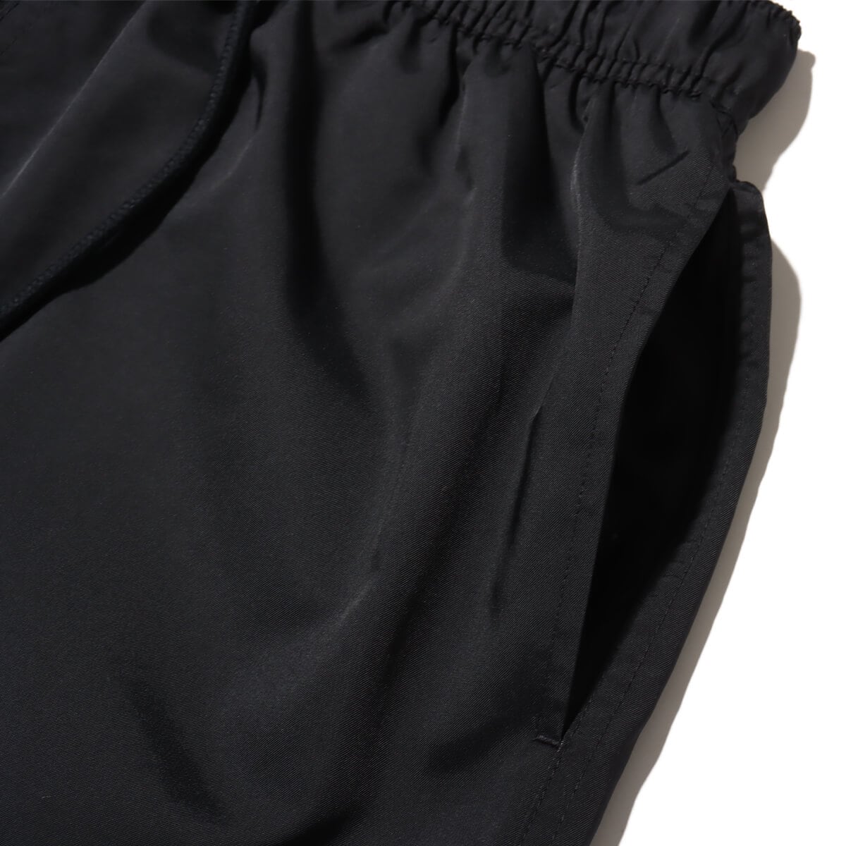 NIKE AS M NK CLUB FLOW SHORT BLACK/WHITEの画像