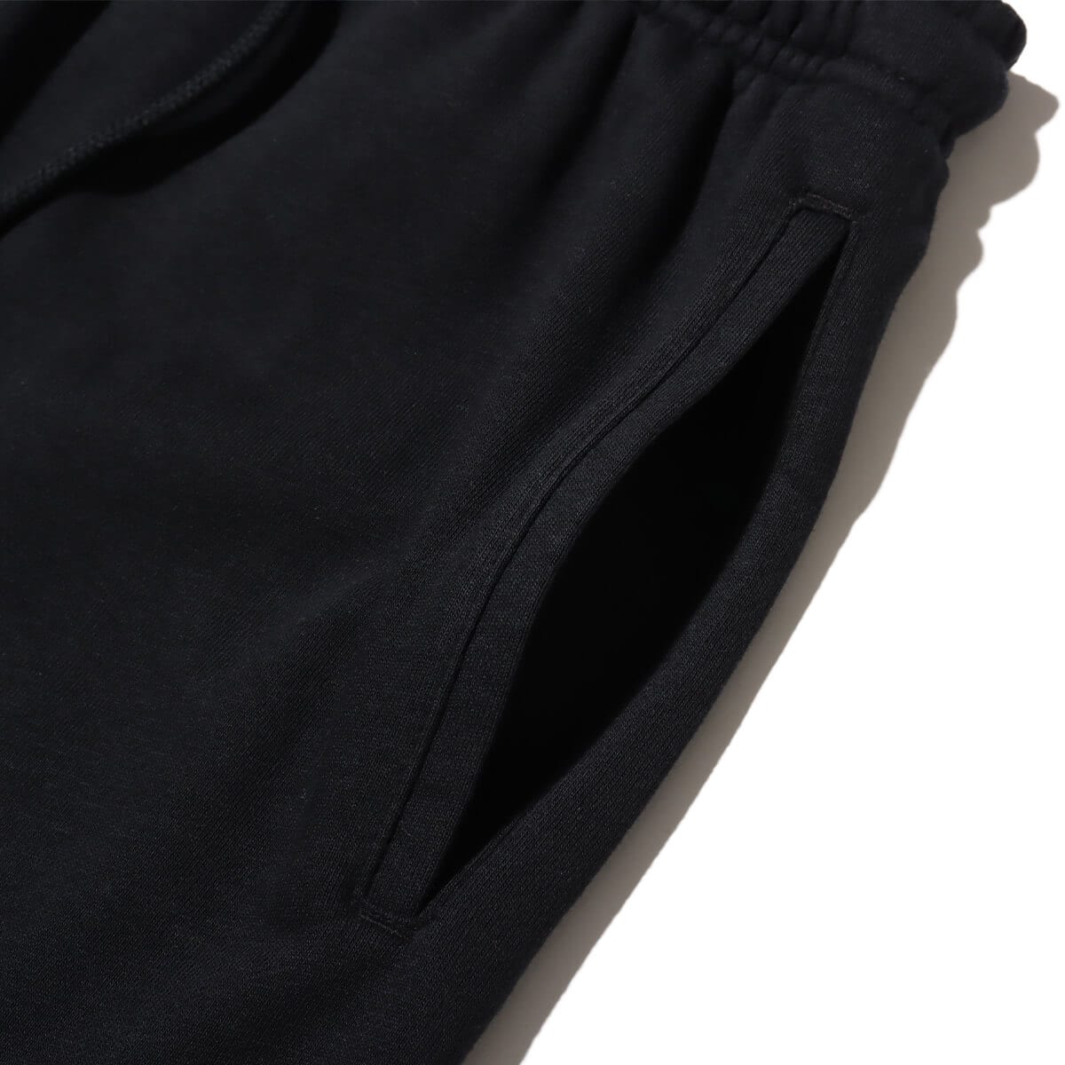 NIKE AS M NK CLUB FT SHORT VRSTY BLACK/SAFETY ORANGEの画像