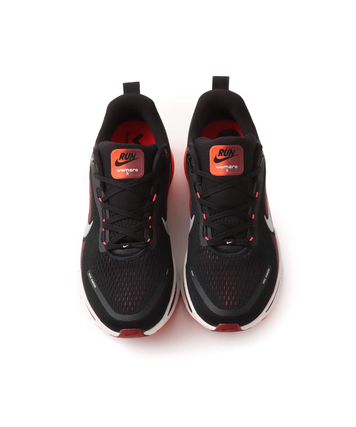 NIKE VOMERO 18 BLACK/METALLIC SILVER-BRIGHT CRIMSONの画像