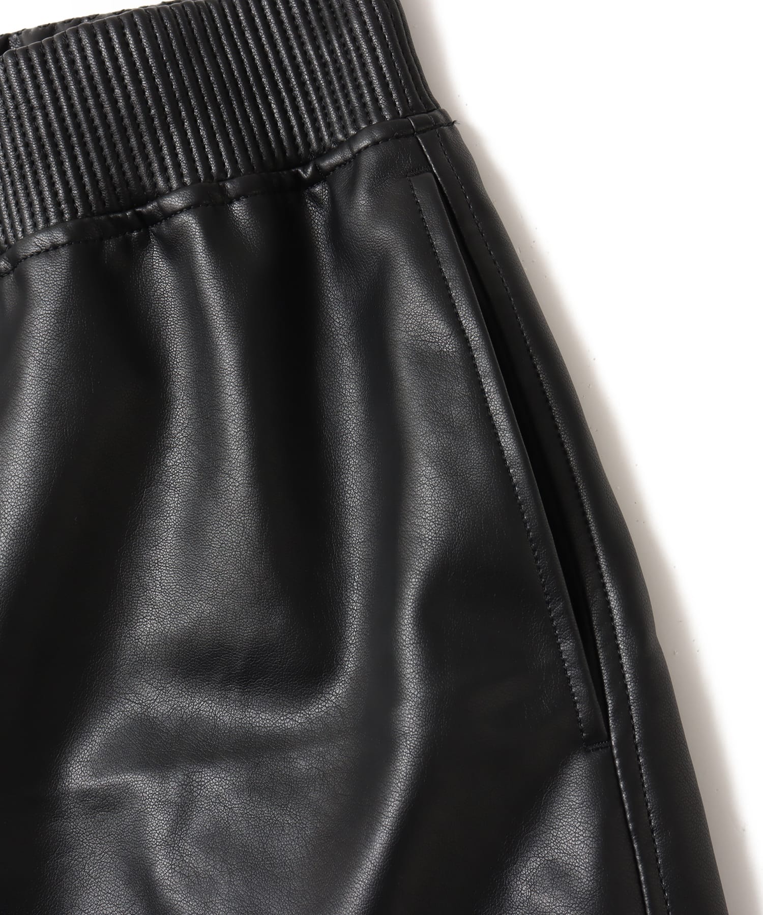 JORDAN BRAND M J AIR JDN VGN LTHR SHORT BLACKの画像