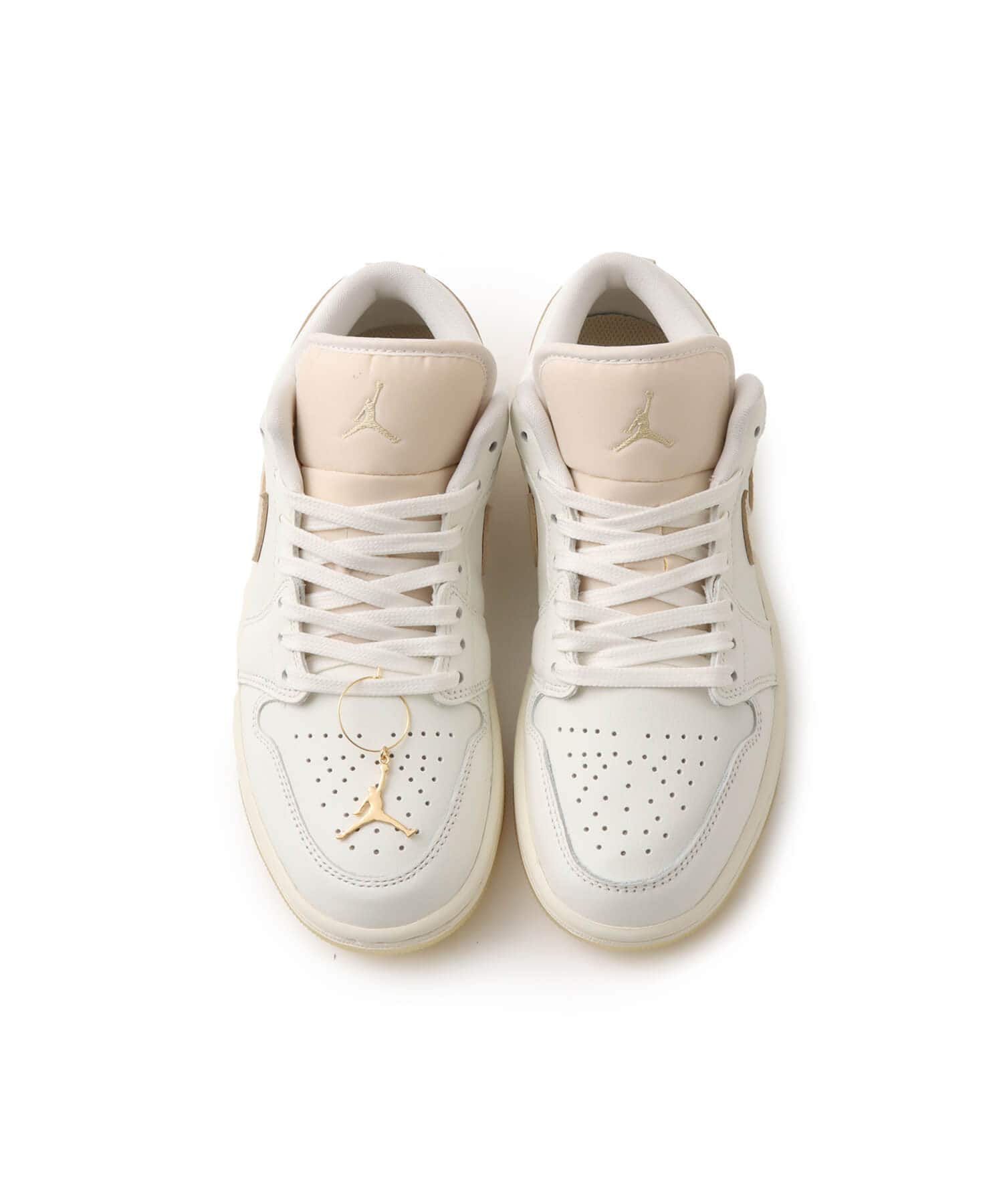 JORDAN BRAND WMNS AIR JORDAN 1 LOW SE SAIL/TEAM GOLD-PALE IVORYの画像