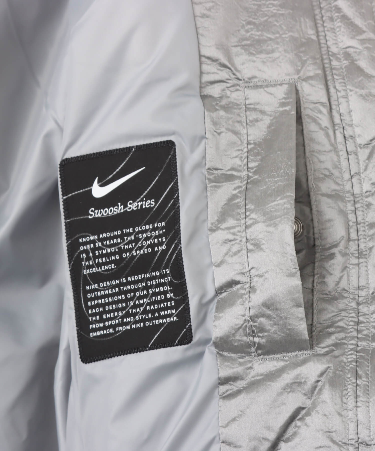 NIKE AS W NSW TF DWN MTLC SWSH PFR METALLIC SILVER/LT SMOKE GREYの画像