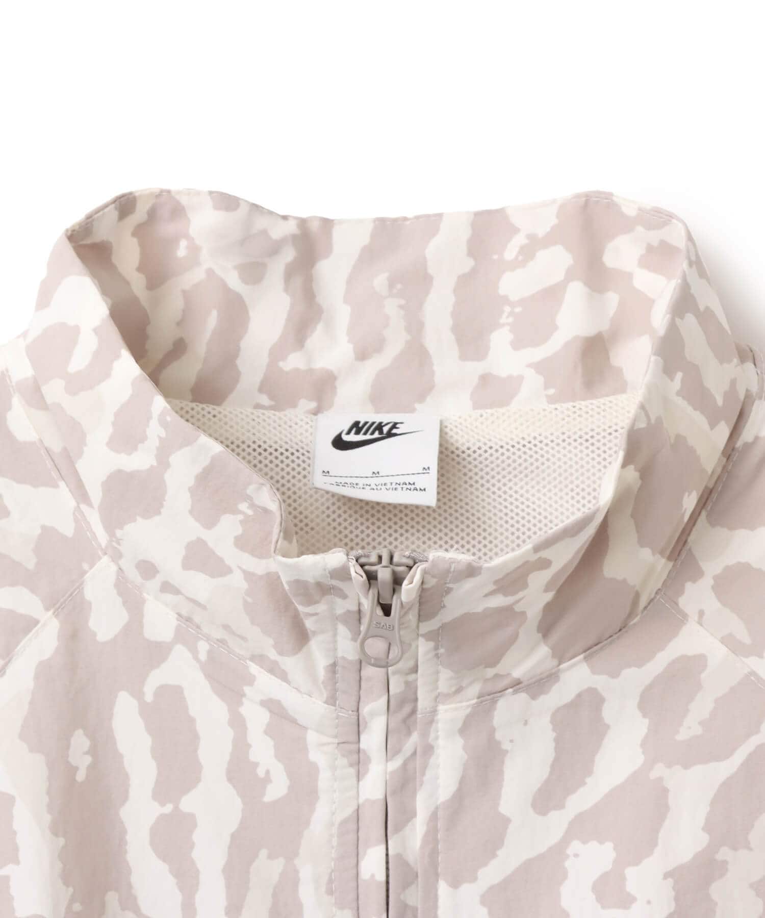 NIKE AS W NSW TREND WVN HBR AOP JKT COLLEGE GREY/SAILの画像