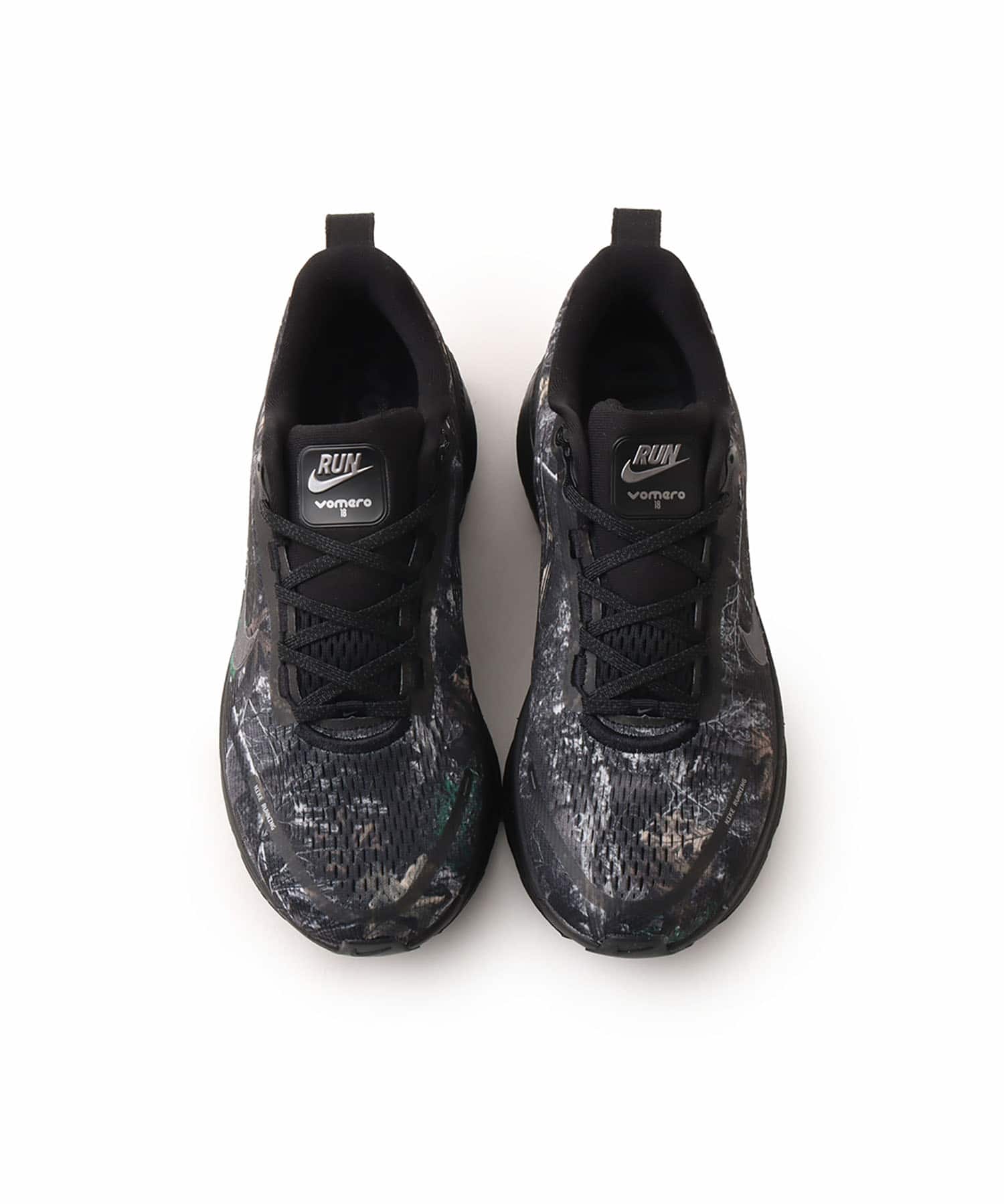 NIKE VOMERO 18 CM BLACK/MTLC DARK GREY-DK SMOKE GREYの画像