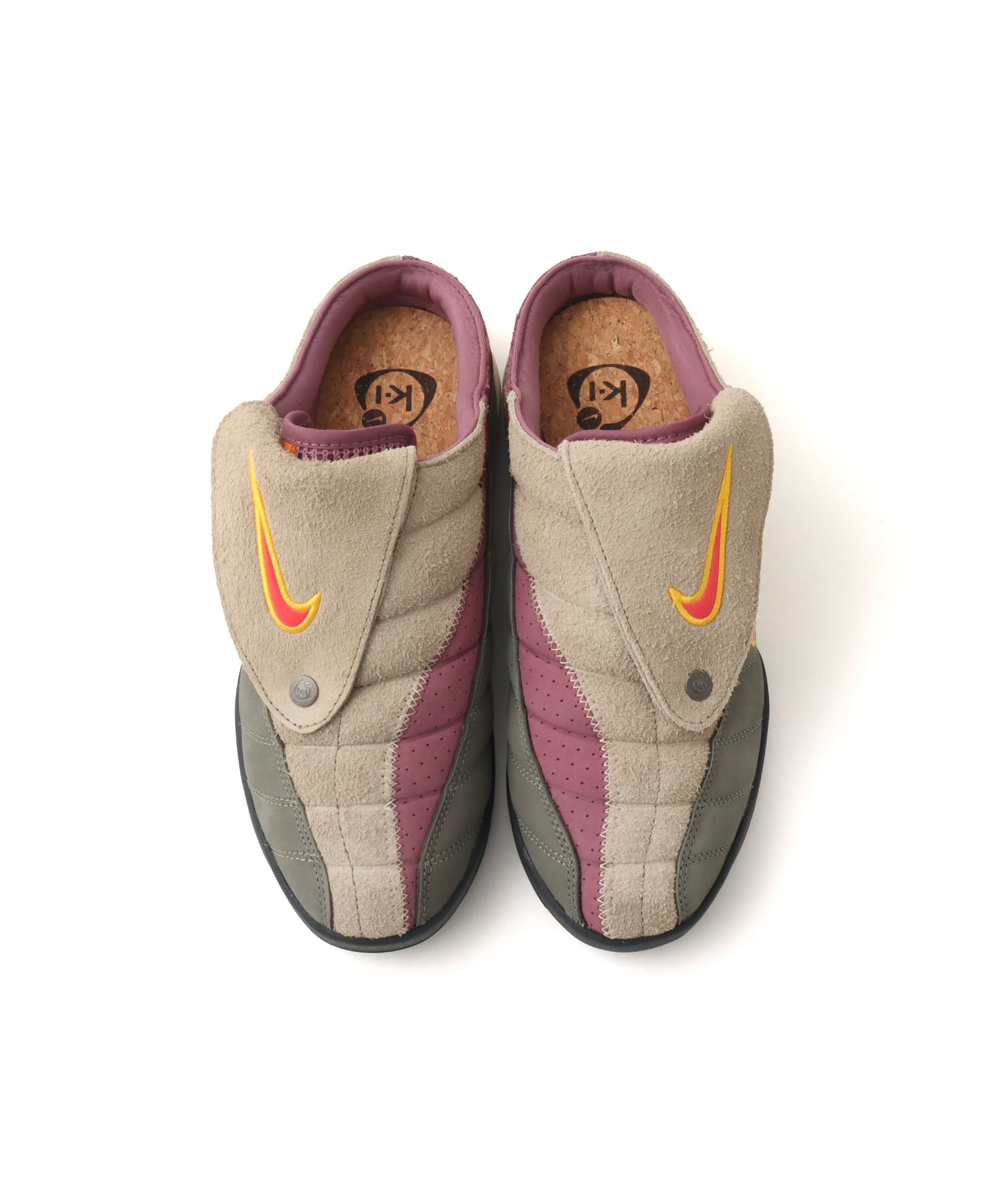 NIKE T90 MULE SP KHAKI/UNIVERSITY GOLD-FUSION REDの画像