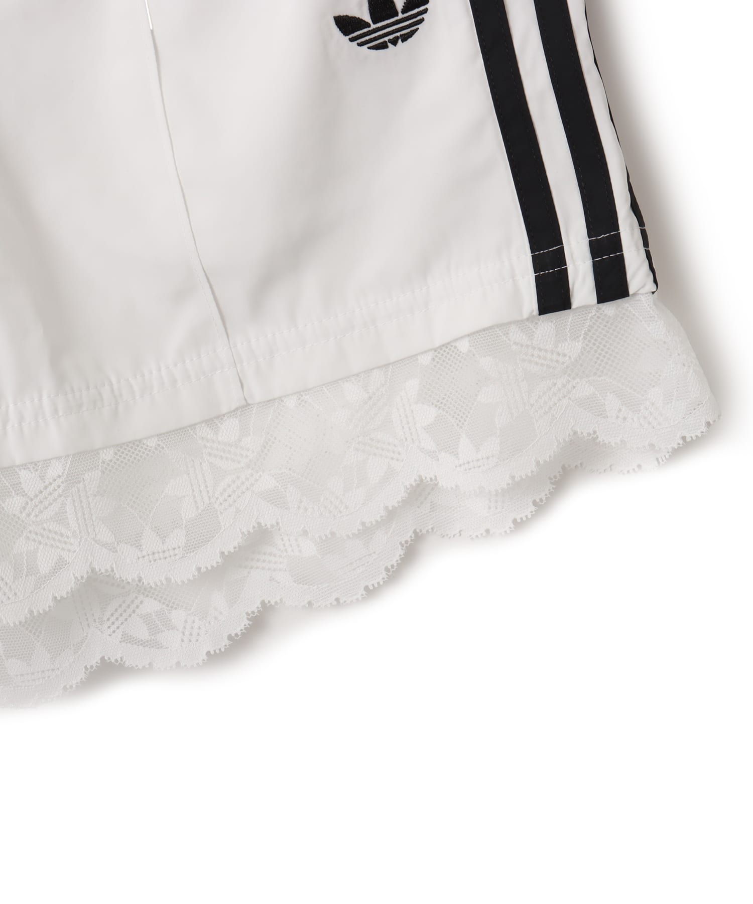 adidas LACE TRIM 3 STRIPE SHORT ホワイトの画像