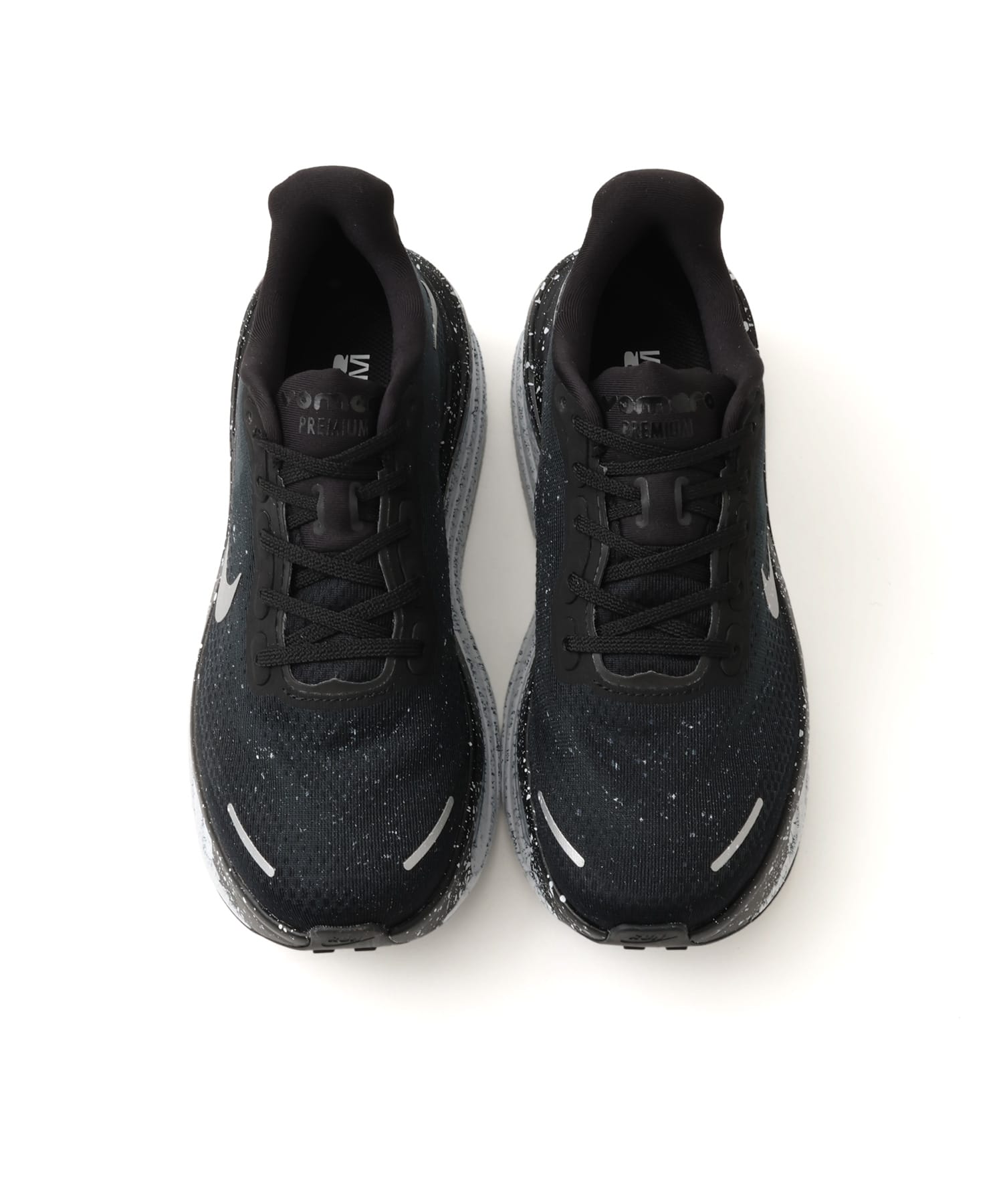 NIKE W VOMERO PREMIUM QS BLACK/MTLC SILVER-WHITEの画像