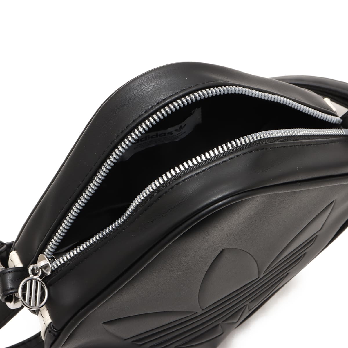 adidas DIAMOND SHAPPED BAG ブラックの画像