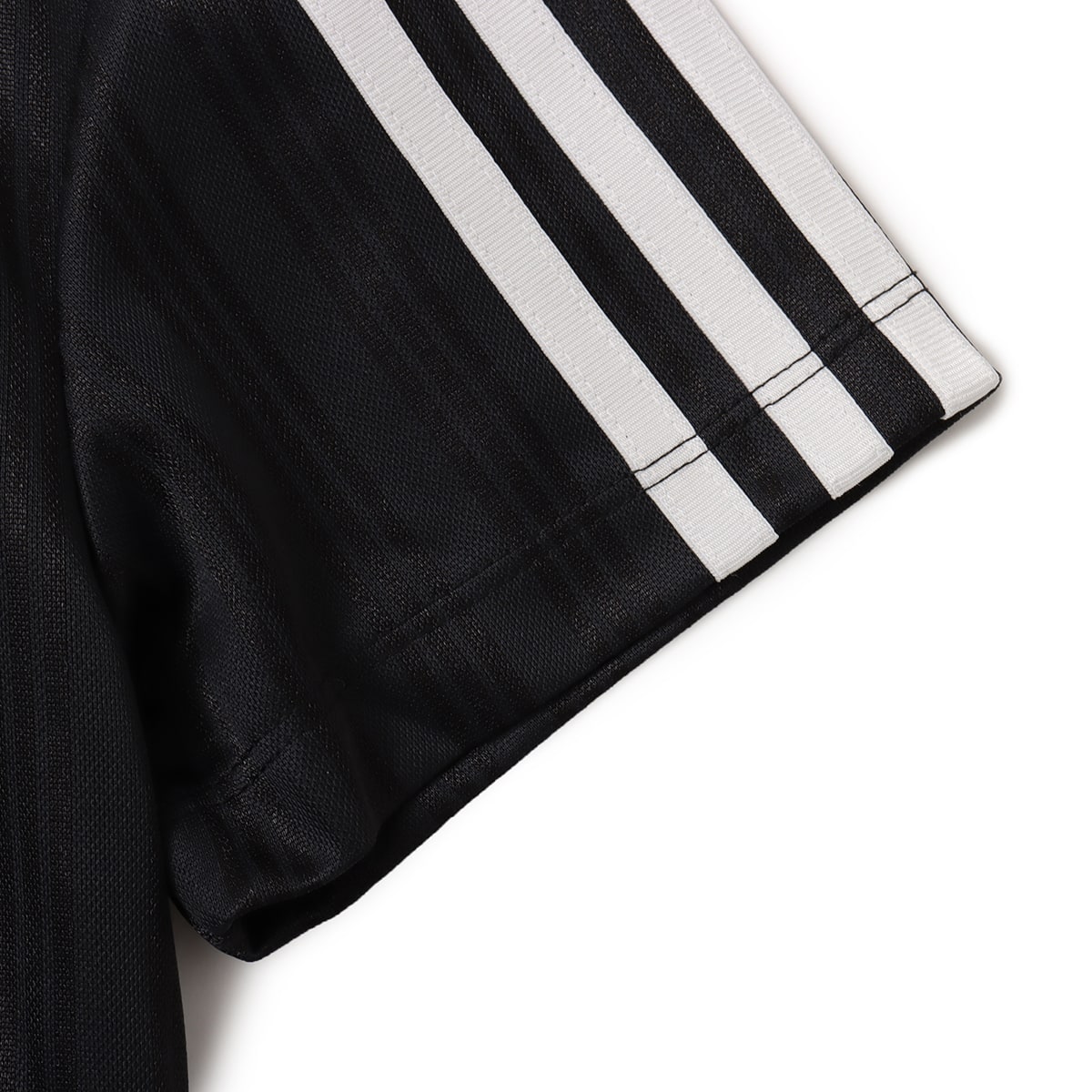 adidas ADICOLOR FOOTBALL JACQUARD V-NECK CROP POLO ブラックの画像