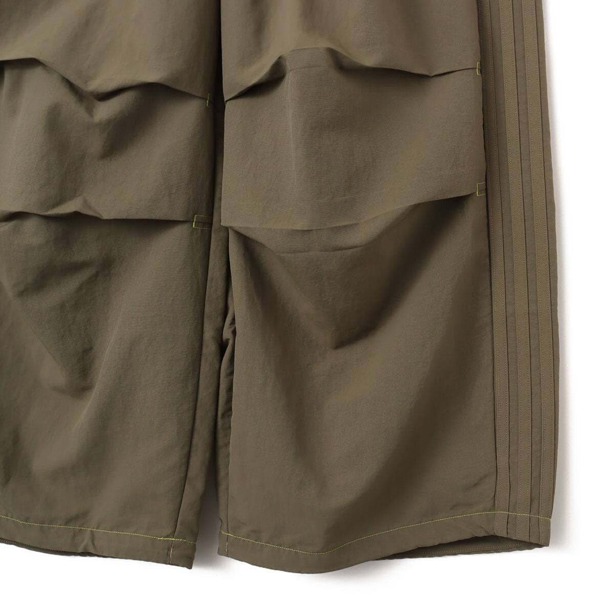 adidas PARACHUTE PANT オリーブストレータの画像