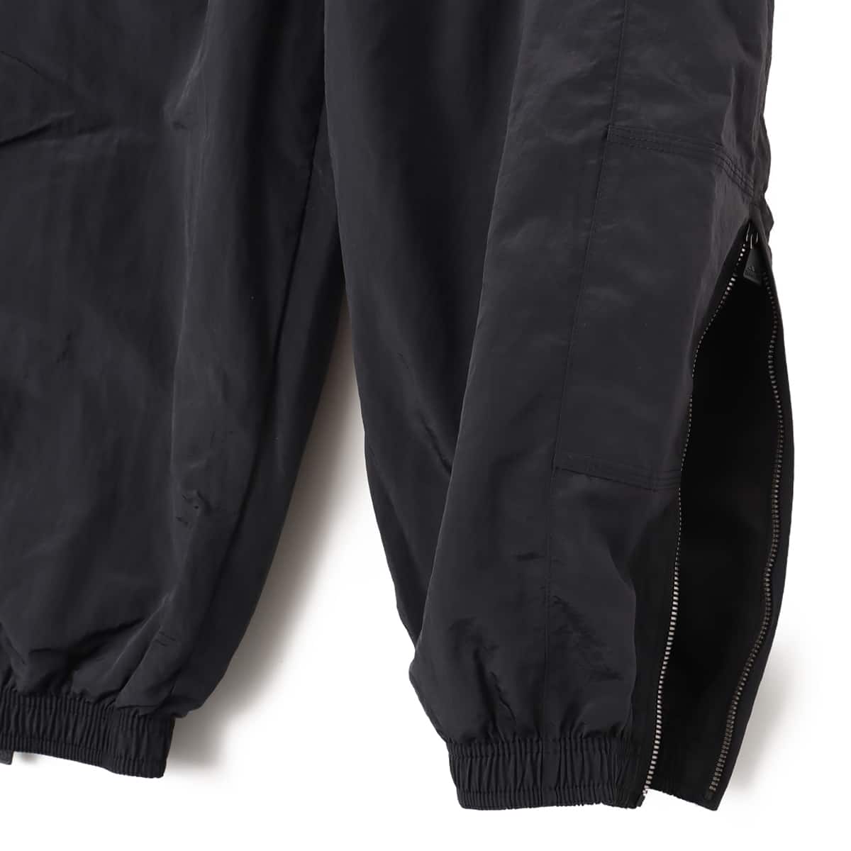 adidas EQT TRACKPANTS IRDSCNT ブラックの画像