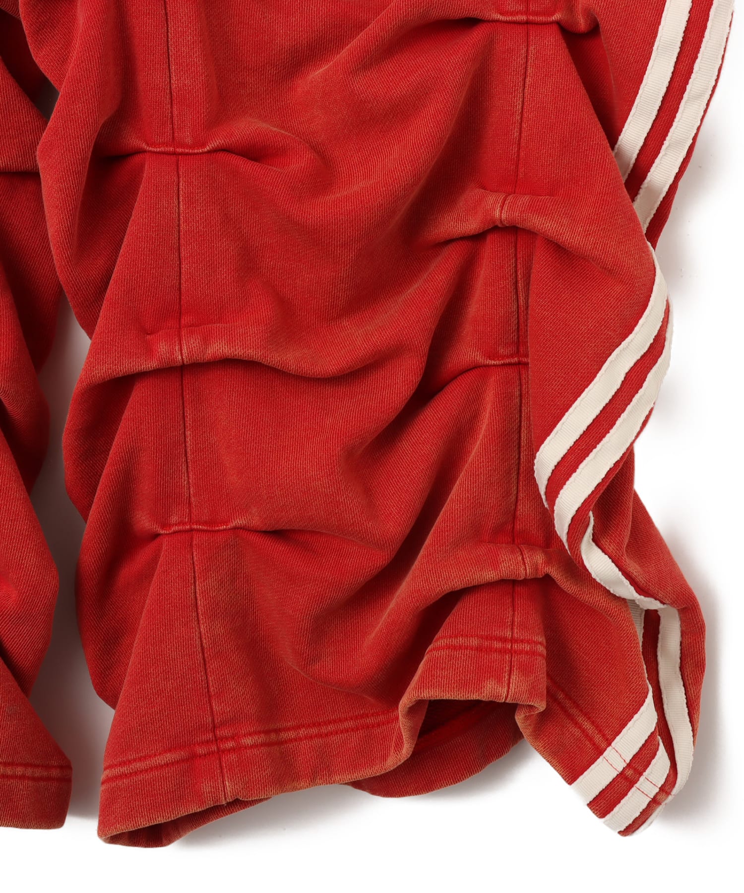 adidas by Avavav PLEATED TRACK PANTS パワーレッドの画像