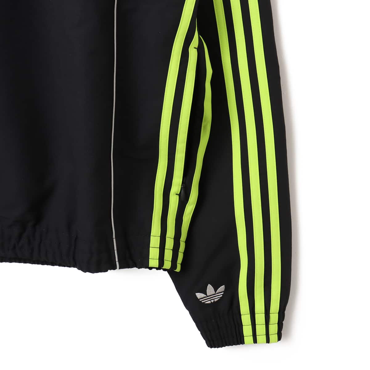 adidas ALWAYS WND JKT ブラック/セミソーラースライムの画像