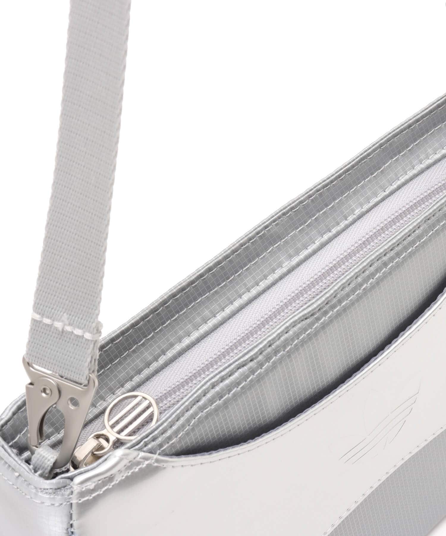 adidas CLUTCH SHOULDER BAG シルバーメタリックの画像