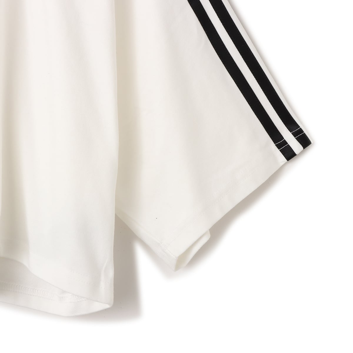 adidas BOXY TEE ホワイトの画像