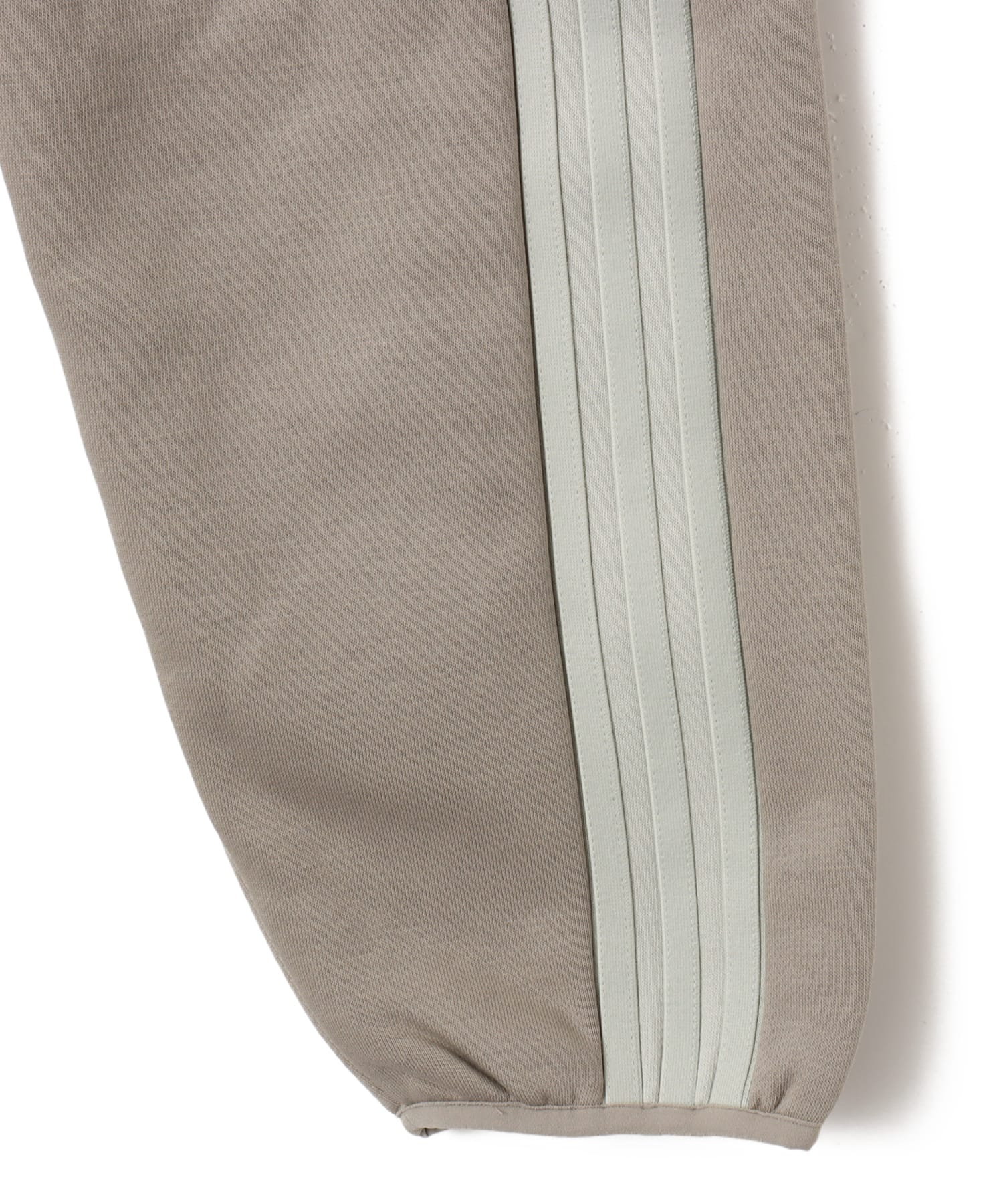 adidas FEAR OF GOD ATHLETICS FLEECE SWEATPANT パテベージュの画像