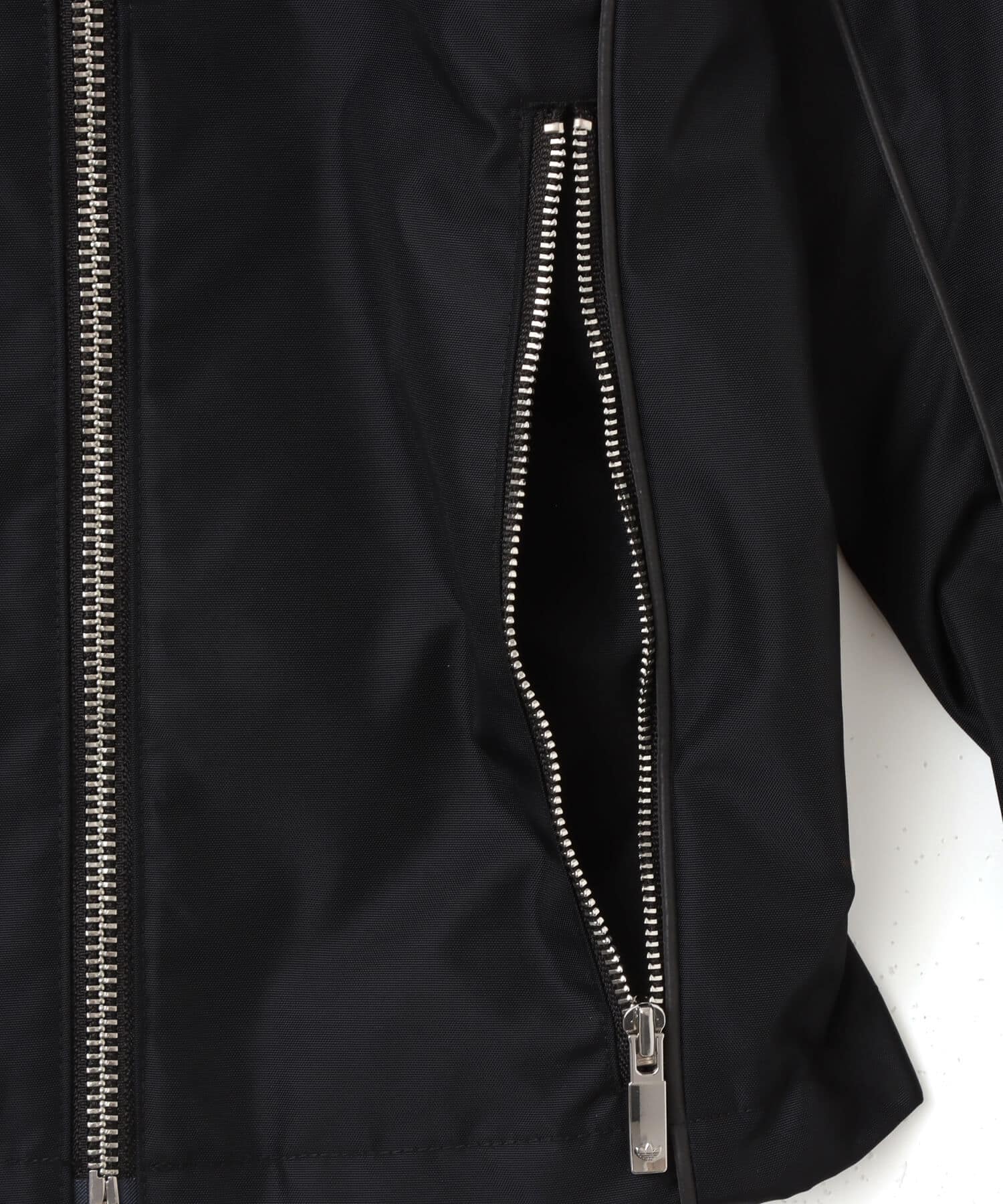 adidas MIAOU JACKET ブラックの画像