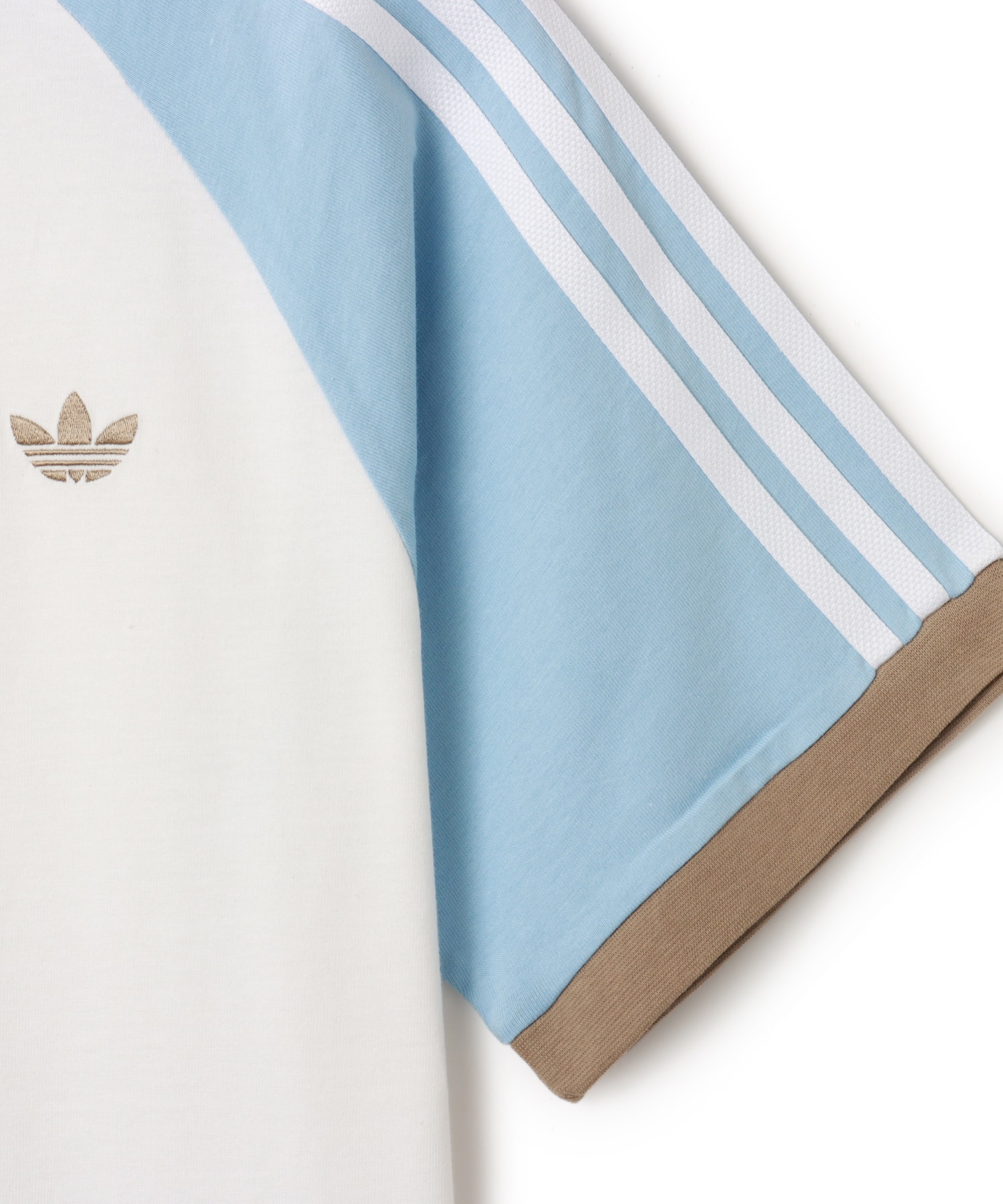 adidas CALI TEE ホワイト/クリアスカイ/ブランチカーゴの画像