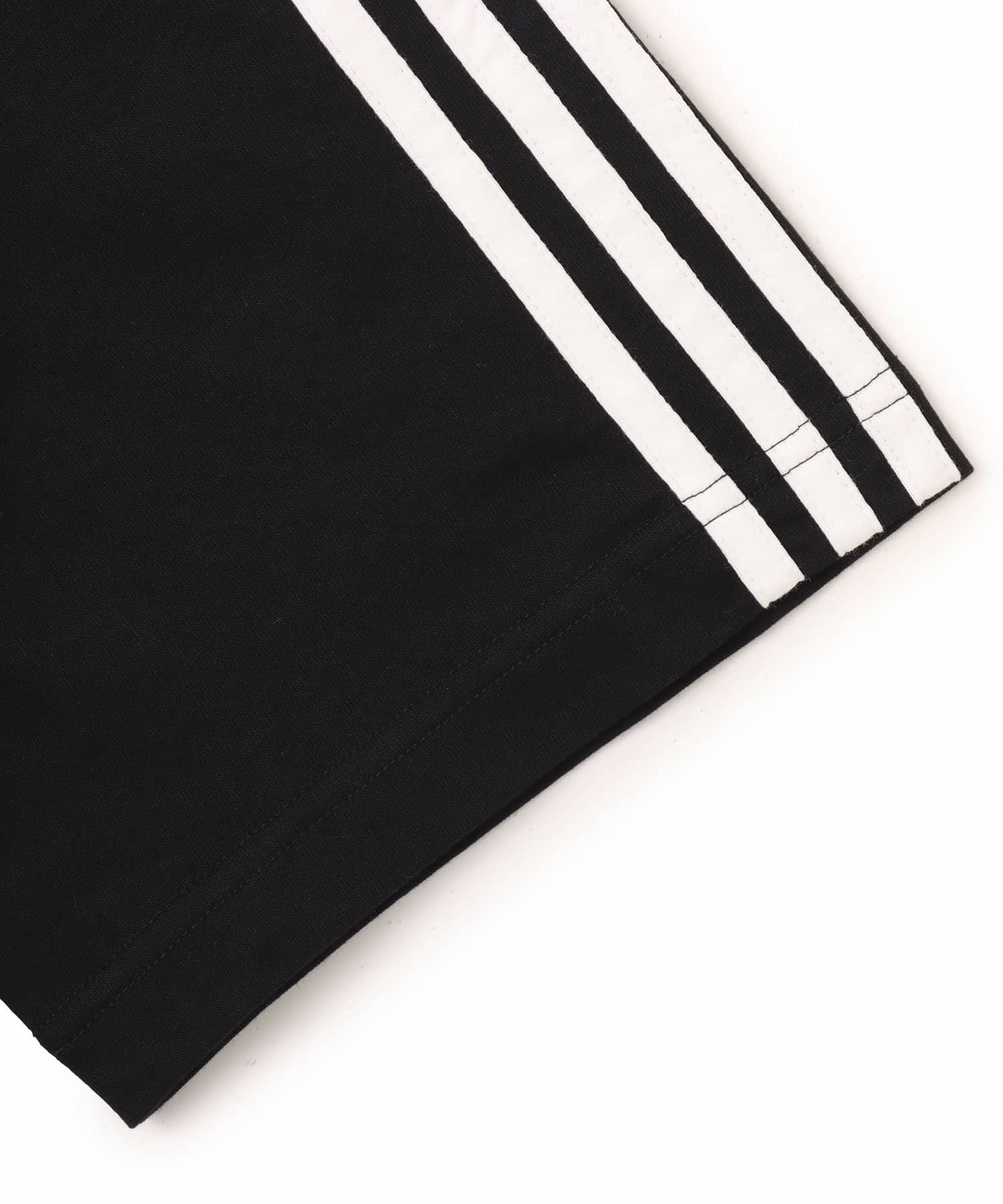 adidas ADICOLOR 3-STRIPES OVERSIZED TEE ブラックの画像