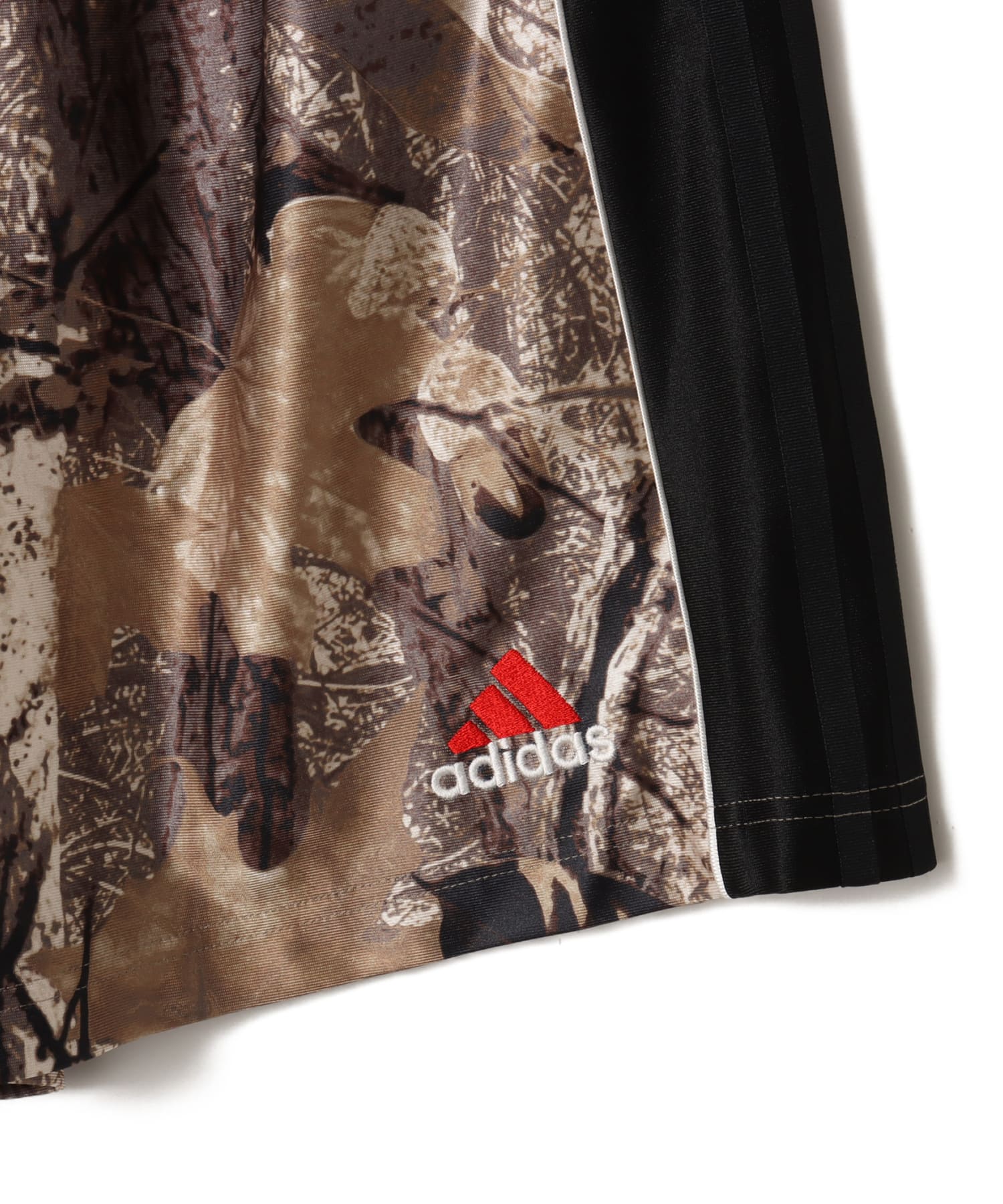 adidas OG CAMO SHORT AOPカモの画像