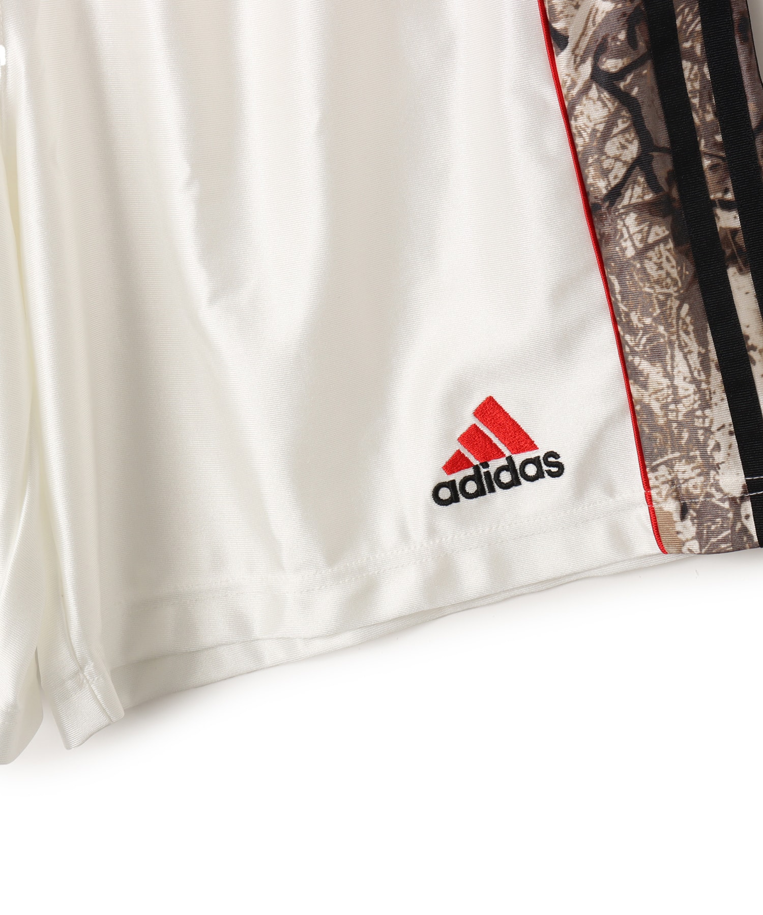 adidas OG CAMO SHORT コアホワイトの画像