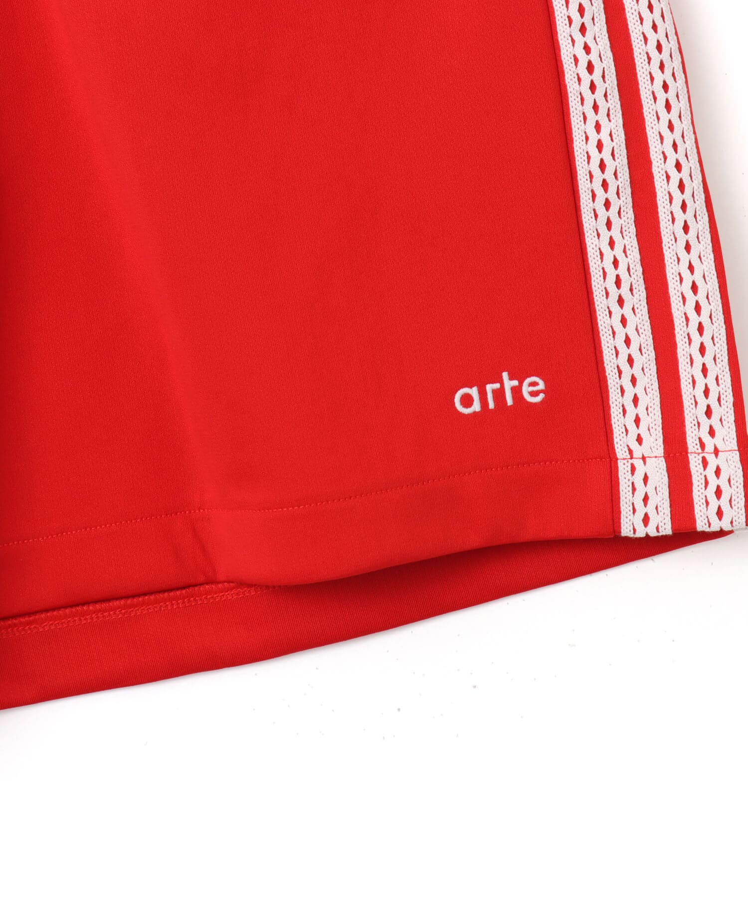 adidas X ARTE ANTWERP SHORTS ベタースカーレットの画像