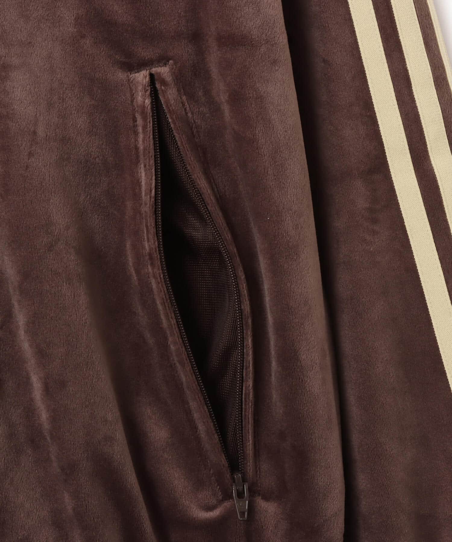 adidas FIREBIRD VELOUR TRACK TOP ダークブラウンの画像