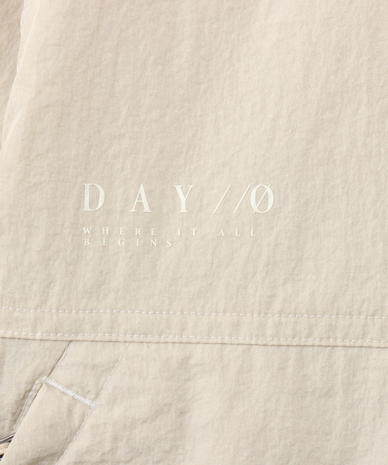 adidas DAY//Ø WOVEN JACKET W パテグレーの画像