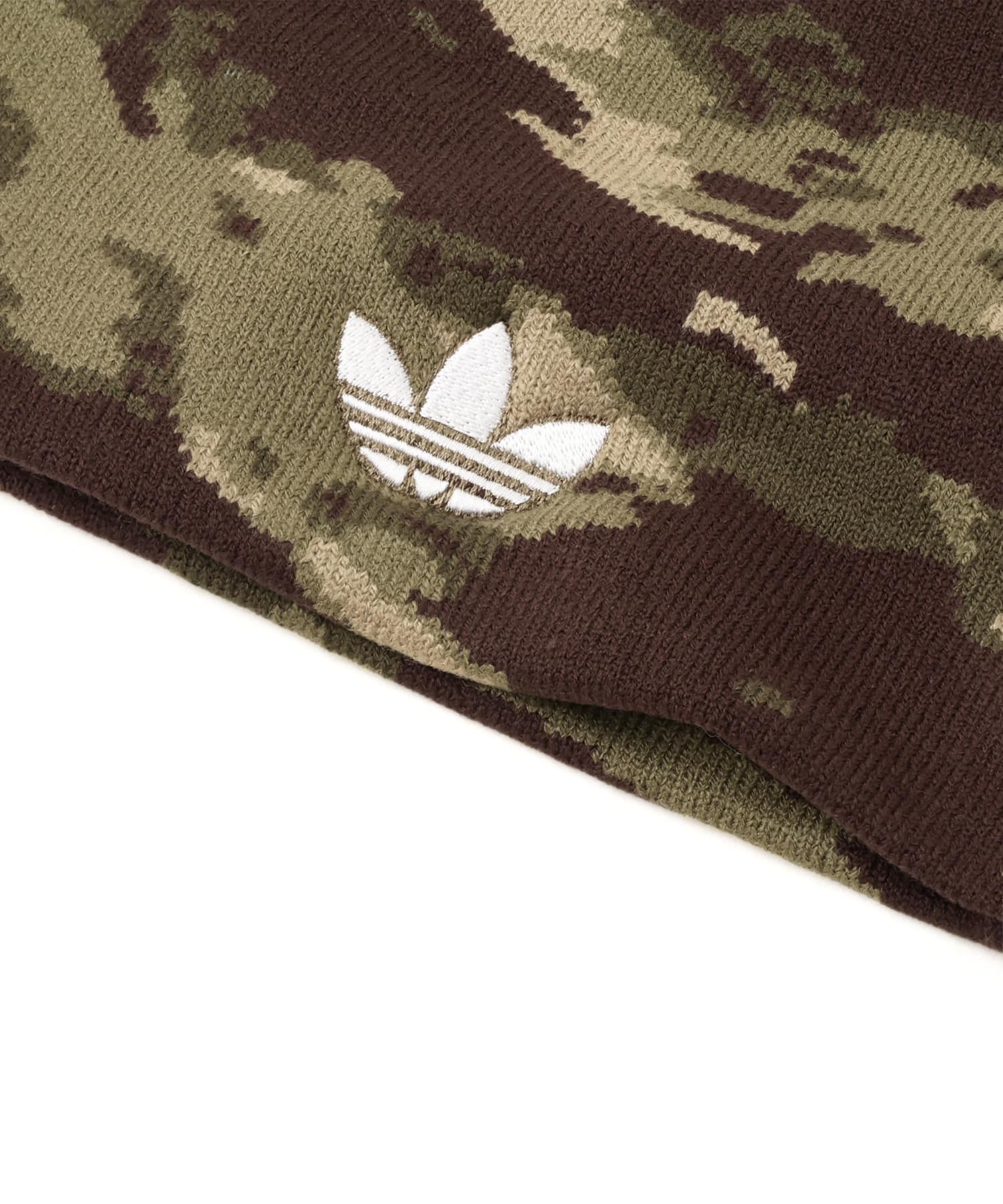 adidas CUFFLESS CAMO BEANIE オリーブストレータの画像