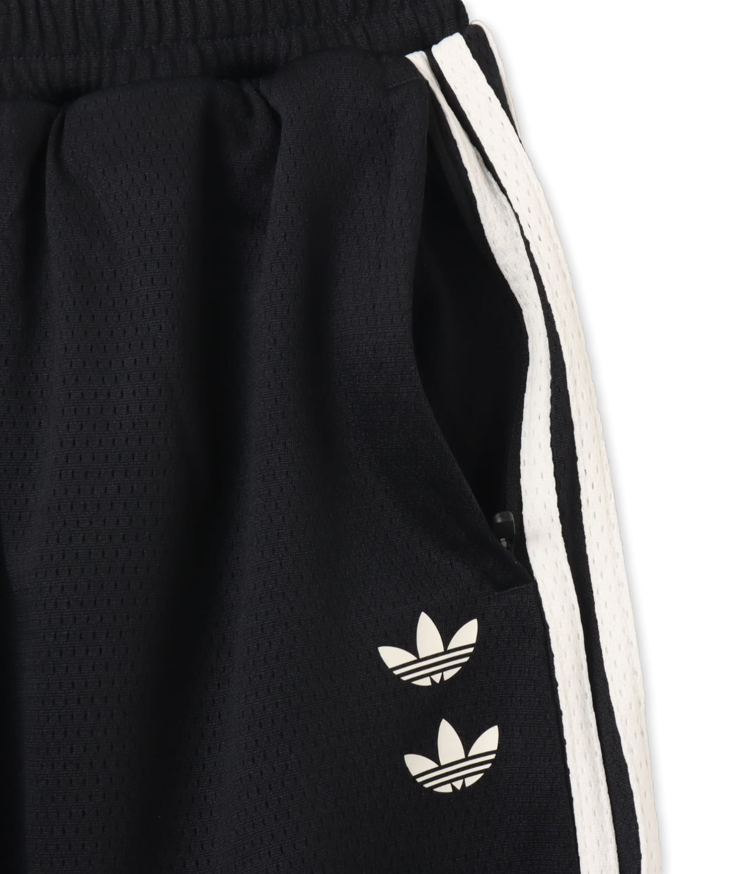 adidas CHAVARRIA MESH SHORT ブラックの画像