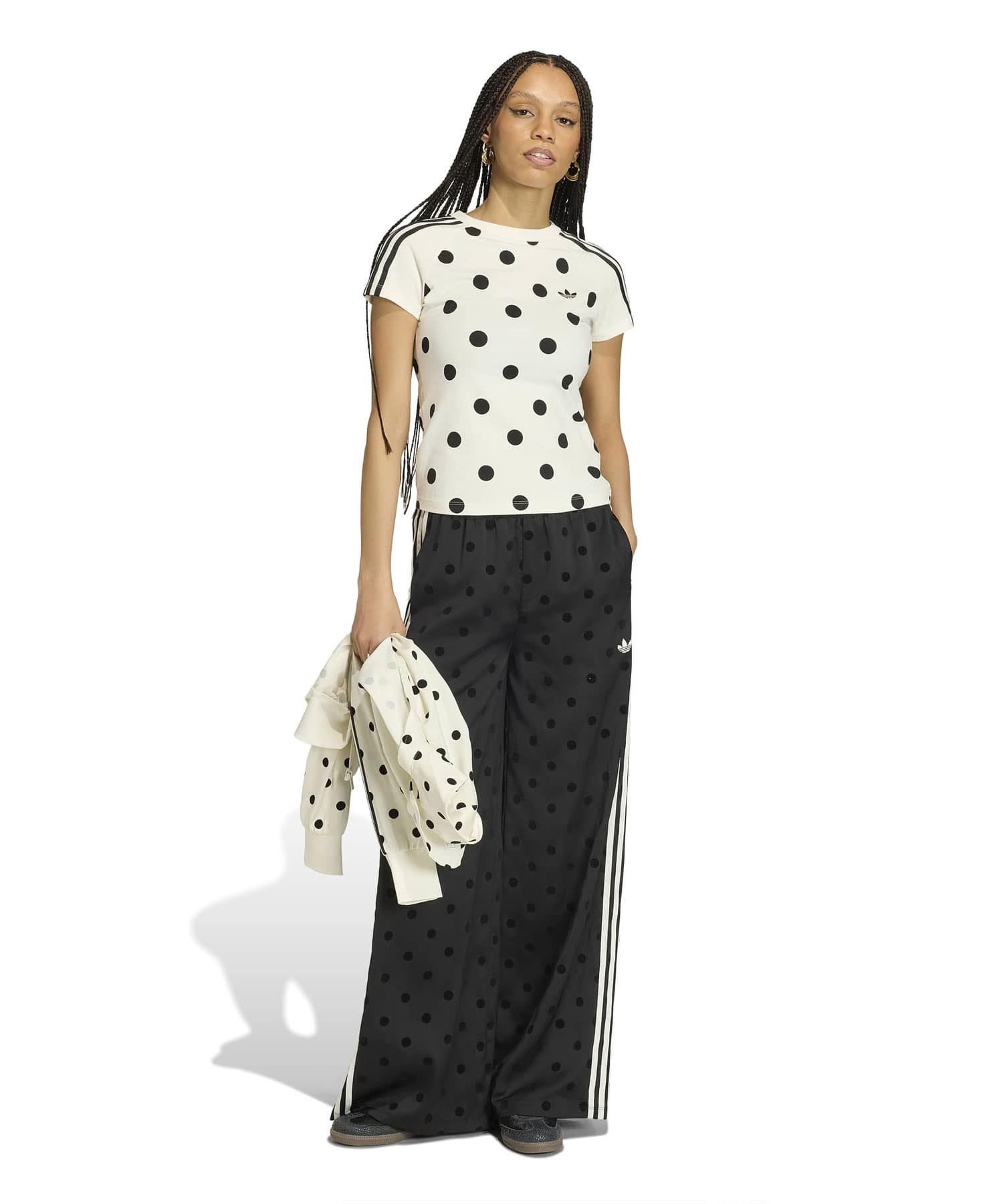 adidas CALI TEE オフホワイトの画像