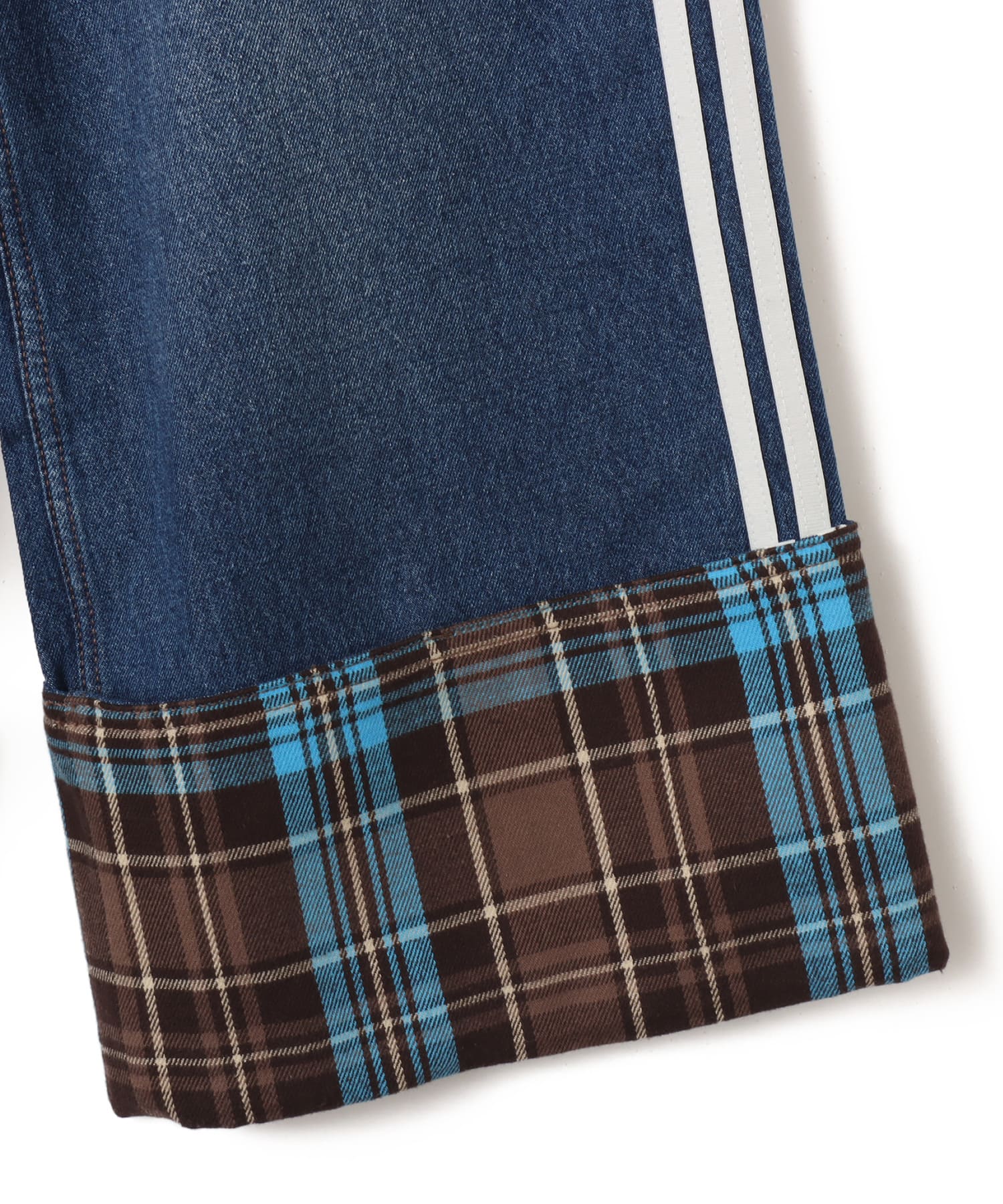 adidas VINTAGE WIDE LEG JEANS WITH CHECKED SEAM インディゴデニム/マルチカラーの画像