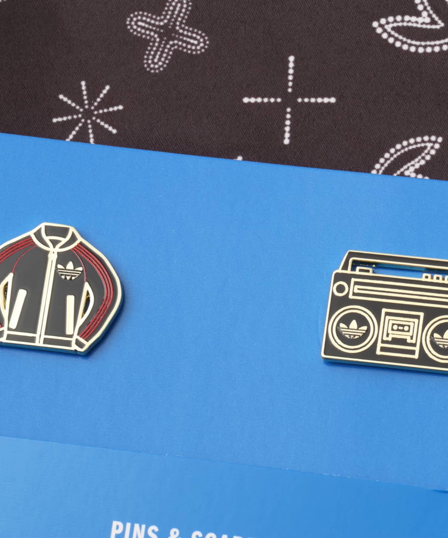 adidas PINS&SCARF ブラックの画像
