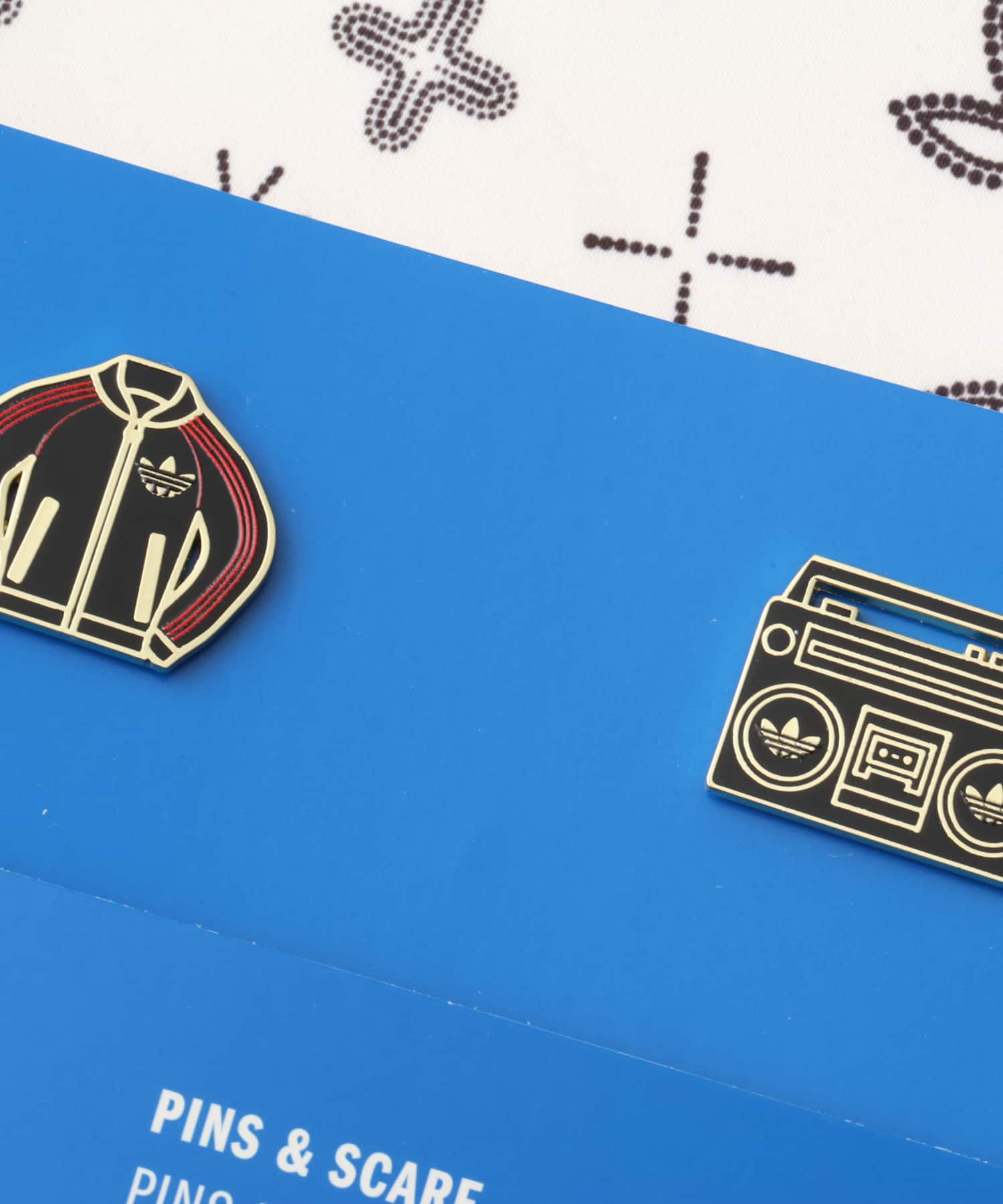 adidas PINS&SCARF ホワイトの画像