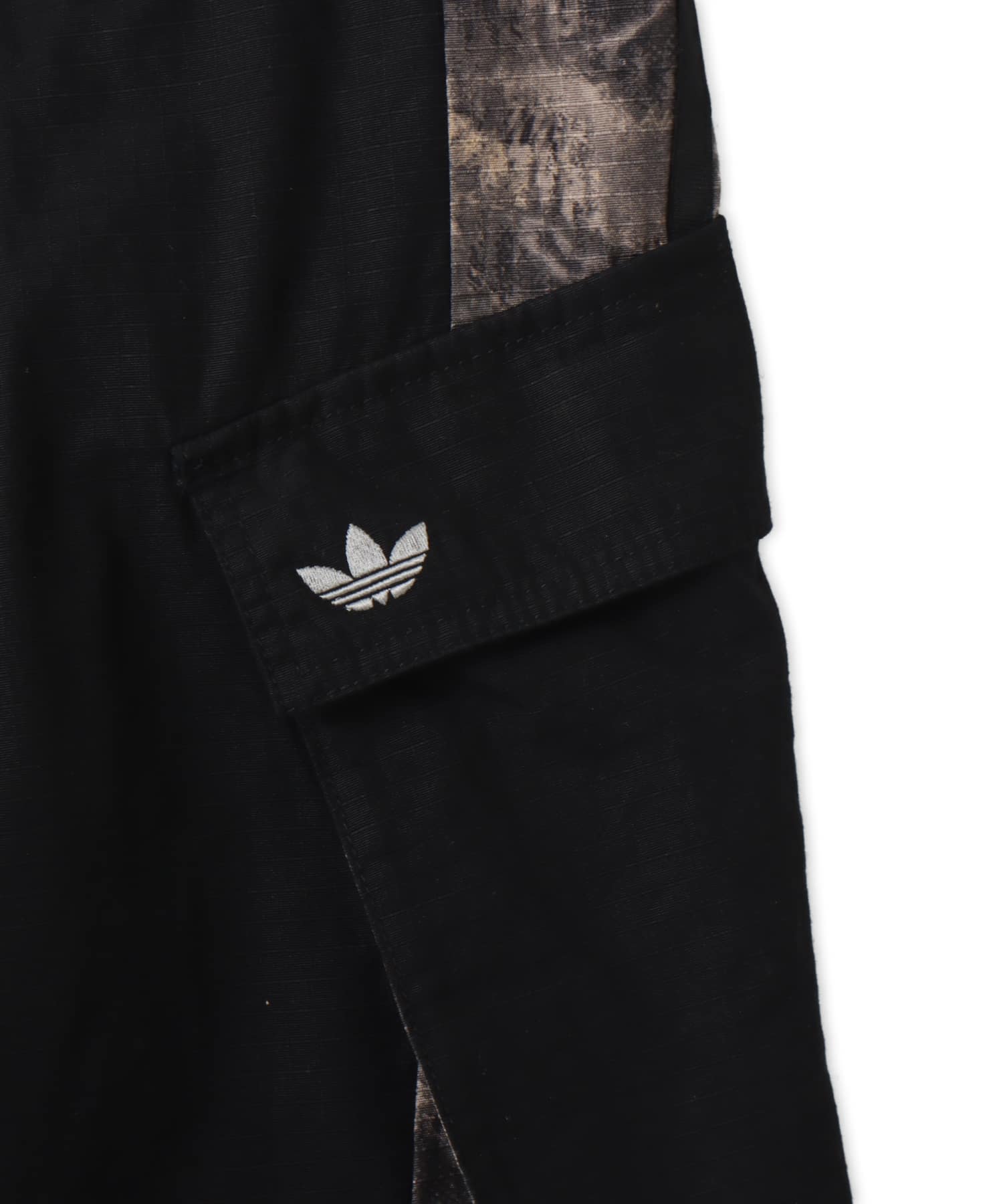 adidas ADILENIUM 5.0  CARGO PANTS ブラックの画像