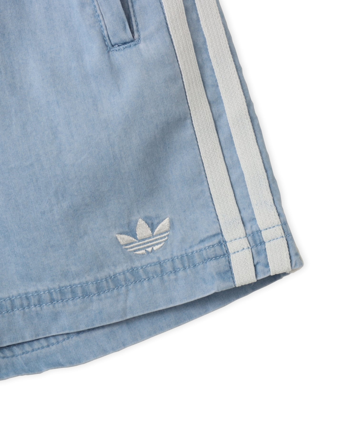 adidas SUMMER GLOW DENIM SHORTS ライトデニムの画像