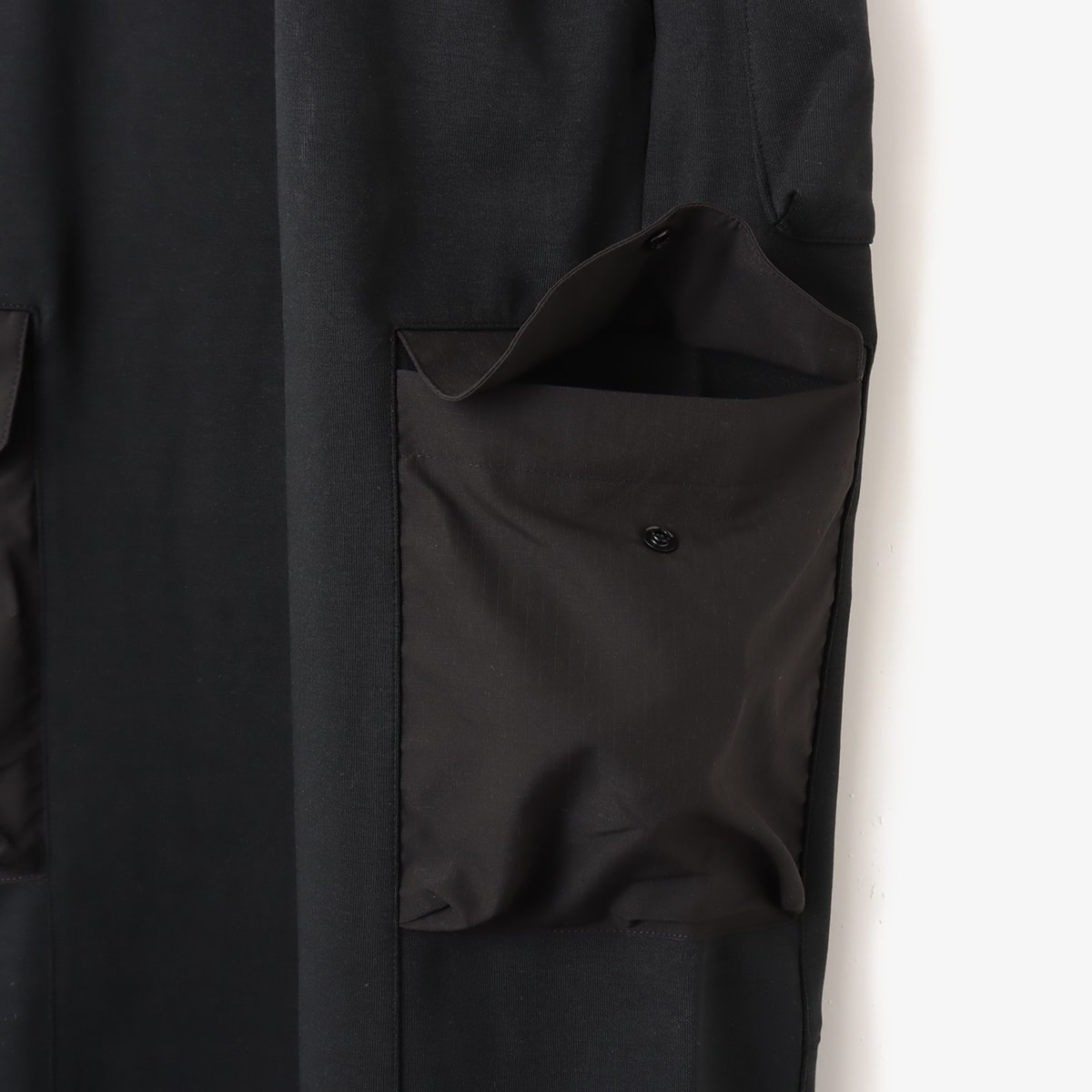 atmos TECHNICAL Cargo Sweat Pants BLACKの画像