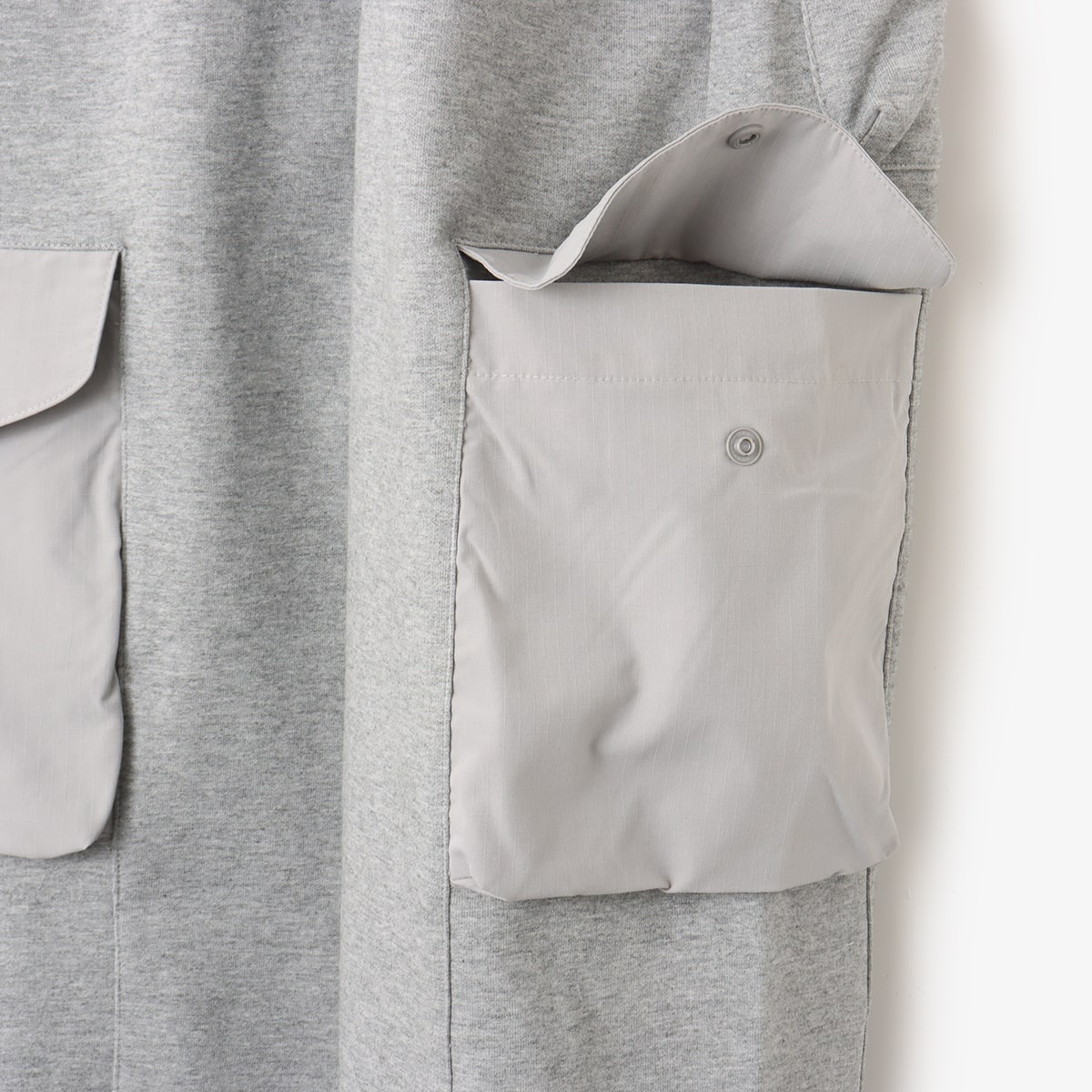 atmos TECHNICAL Cargo Sweat Pants GRAYの画像