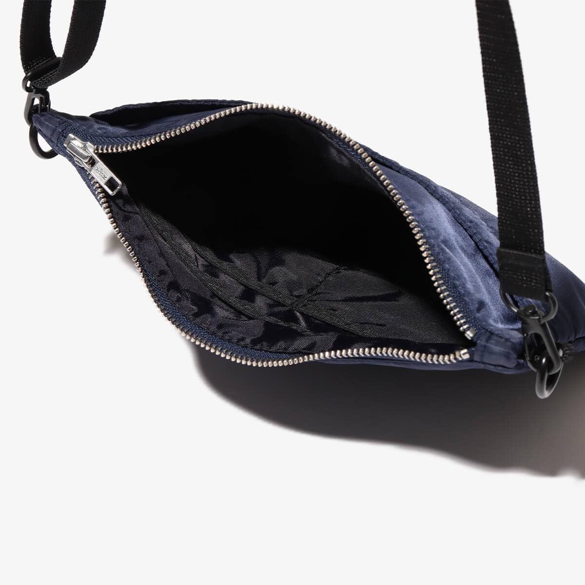 atmos Nylon Twill shoulder bag NAVYの画像