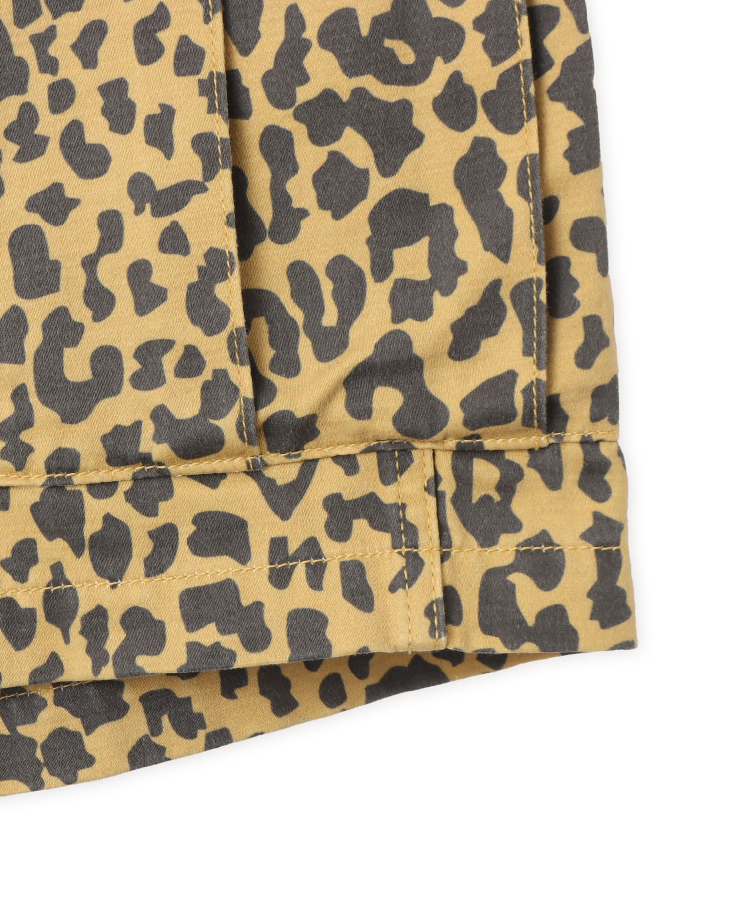 atmos Baggy Cargo Shorts LEOPARDの画像