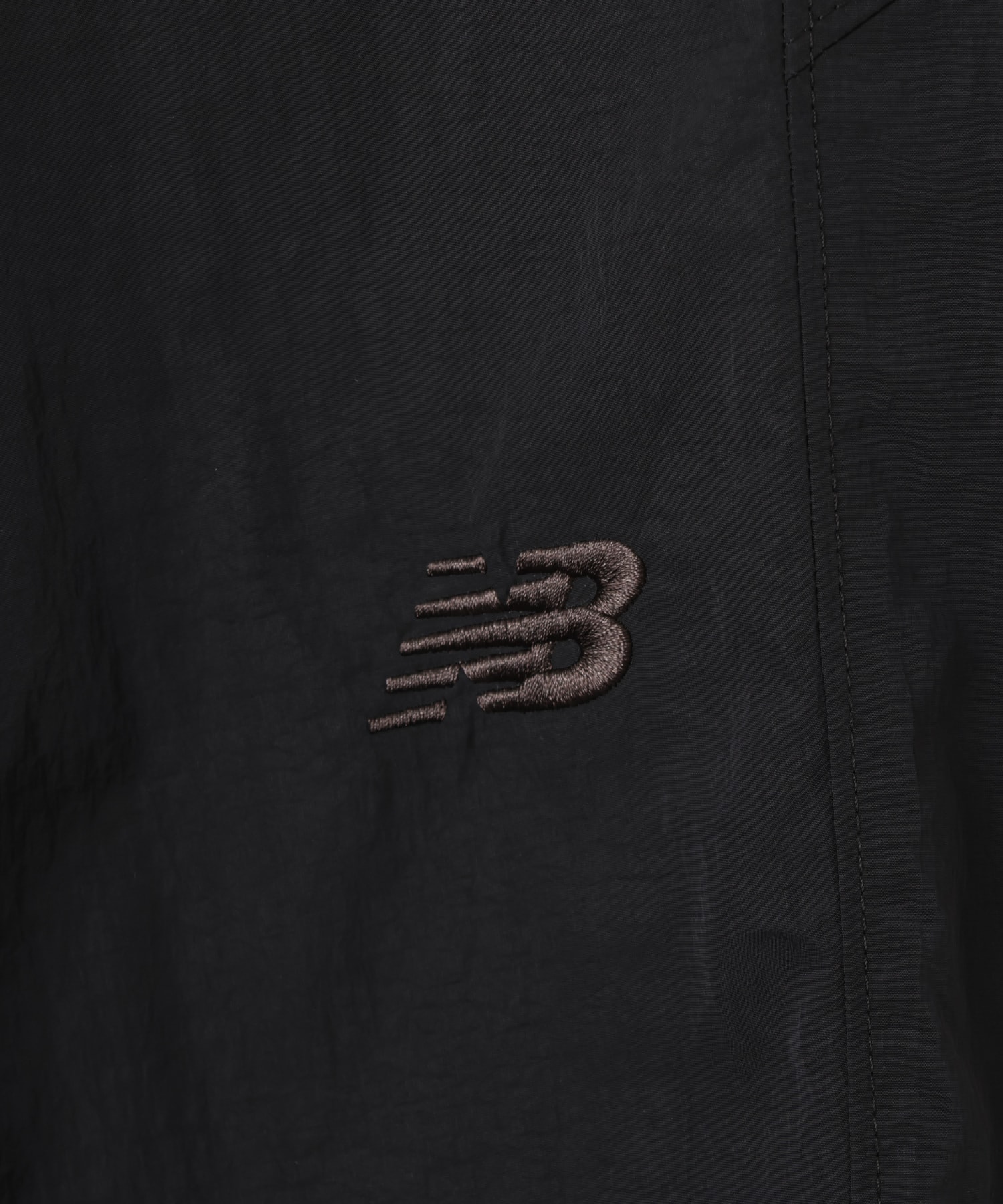 New Balance NB GREY NYLON WIDE TAPERED PANTS ブラックの画像