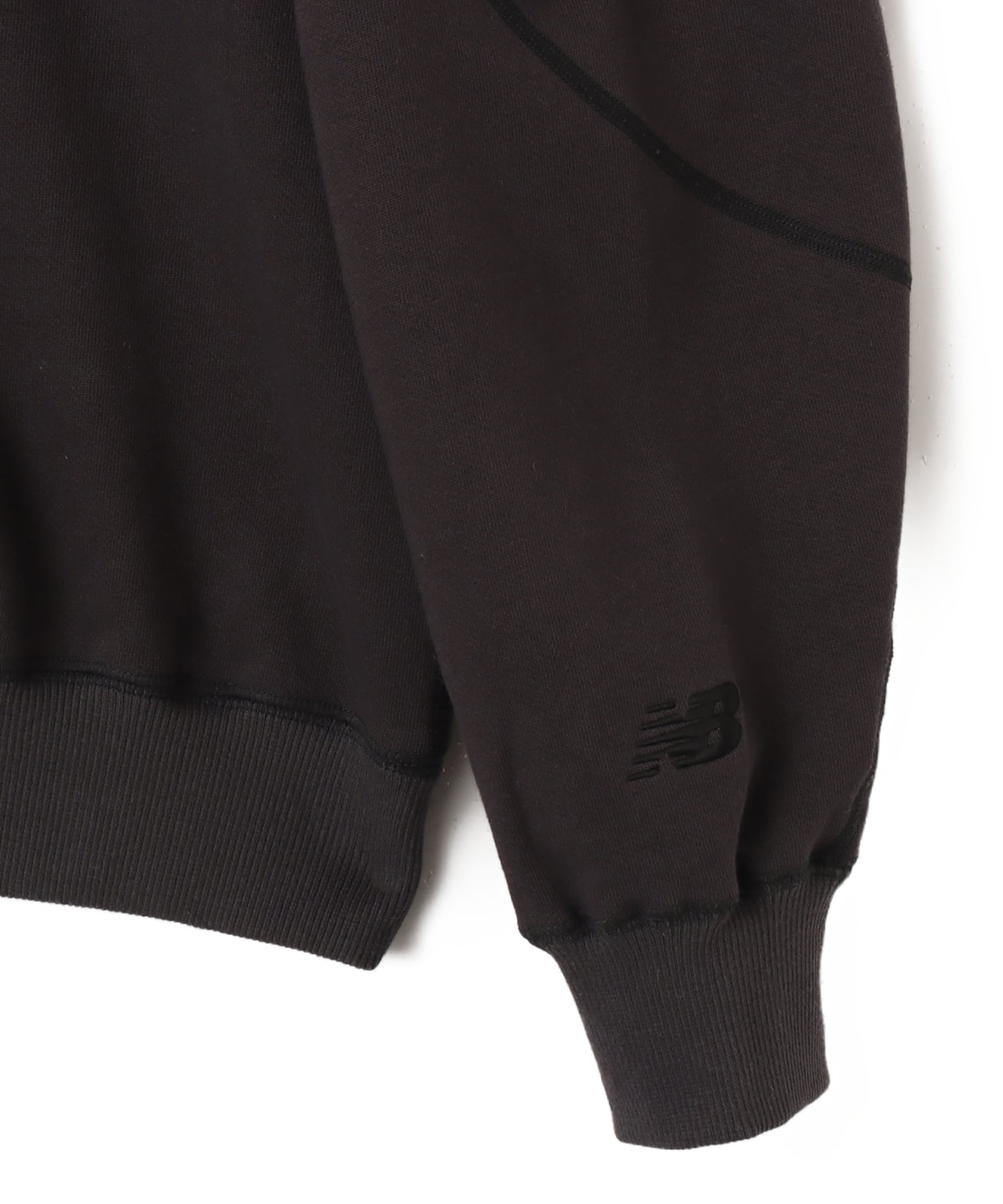 New Balance NB Grey Oversized Crew Neck フェーデッドブラックの画像