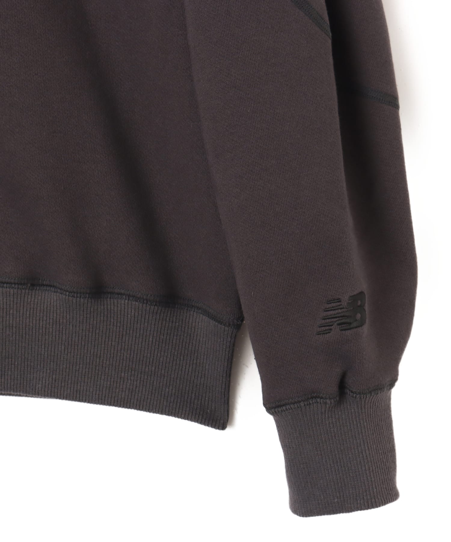 New Balance NB Grey Regular Fit Crew Neck フェーデッドブラックの画像