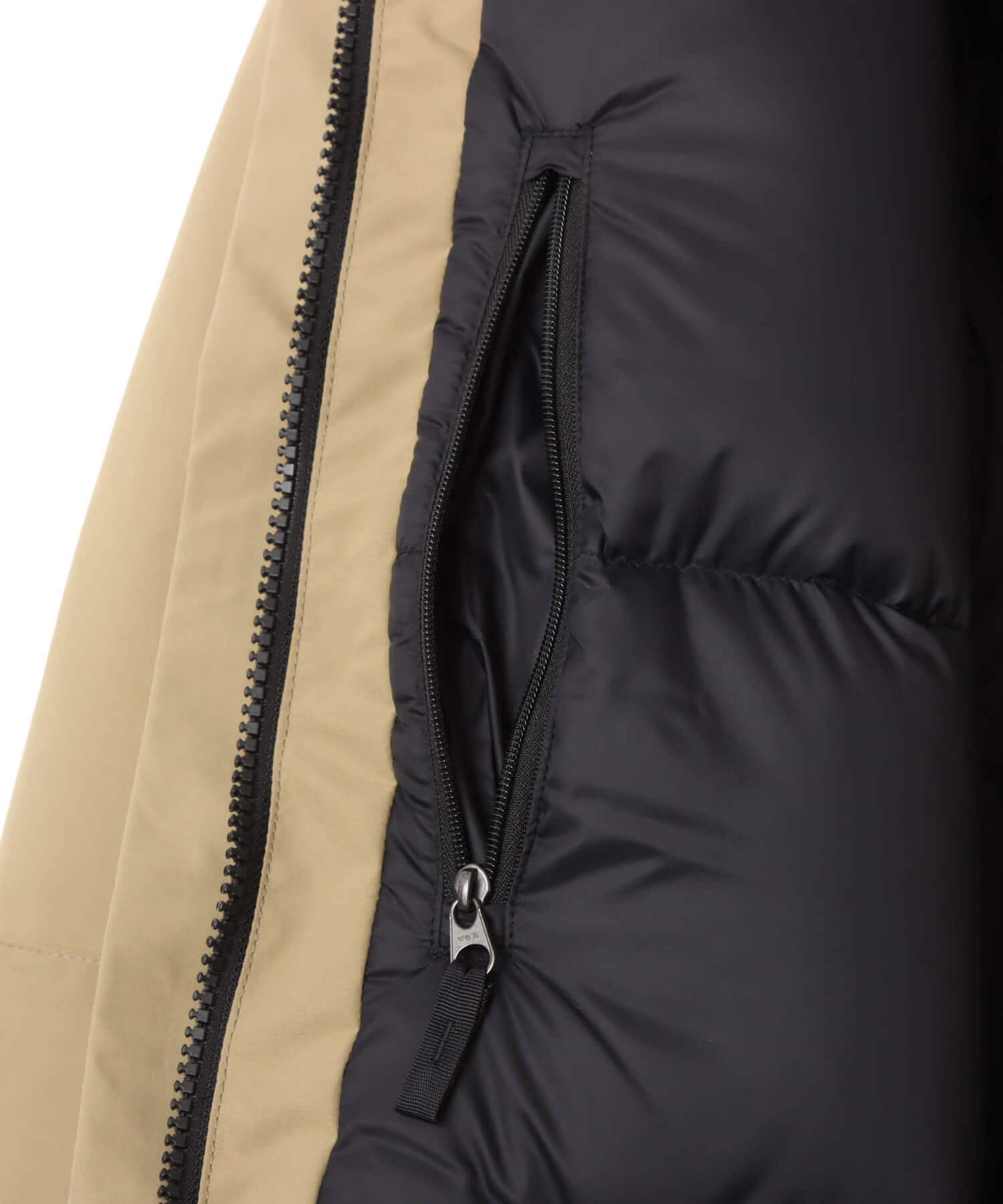 THE NORTH FACE Mountain Down Jacket ブラックxクラシックカーキの画像