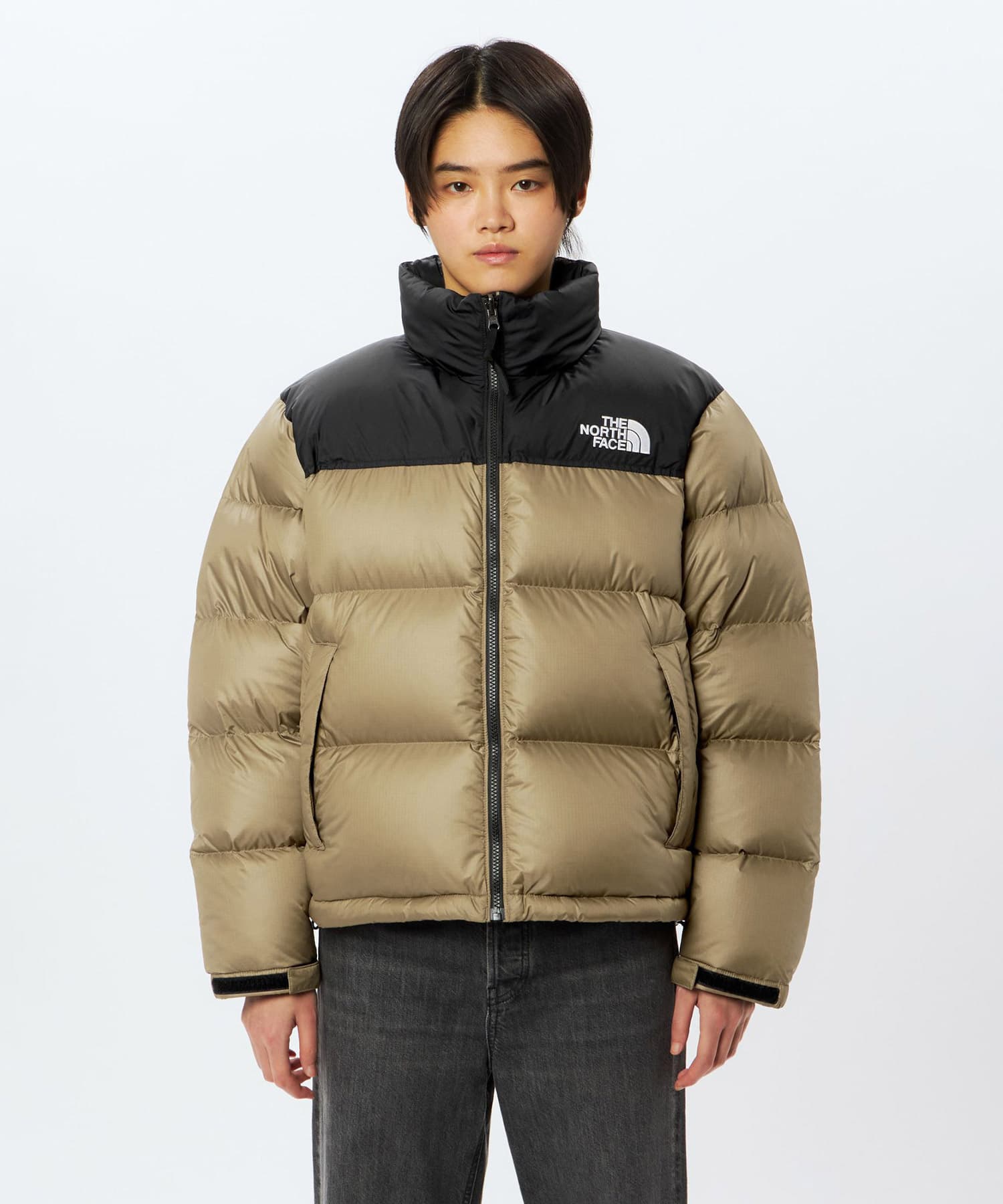 THE NORTH FACE Womens Short Nuptse Jacket ブラックxクラシックカーキの画像