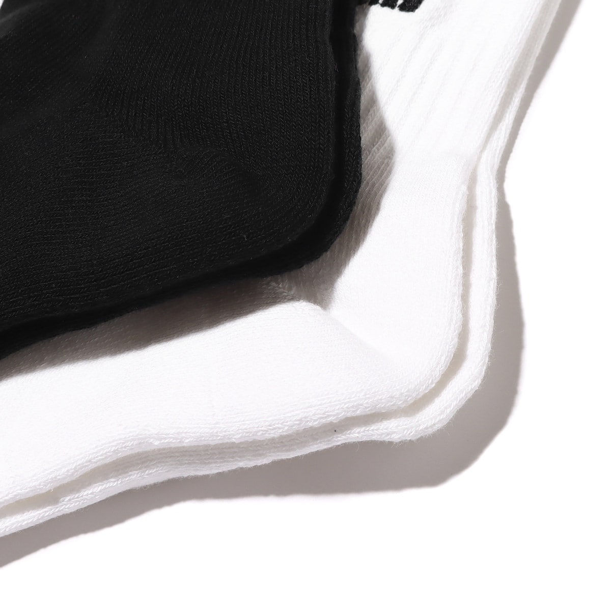 THE NORTH FACE TNF LOGO 2P CREW ブラック x ホワイト の画像